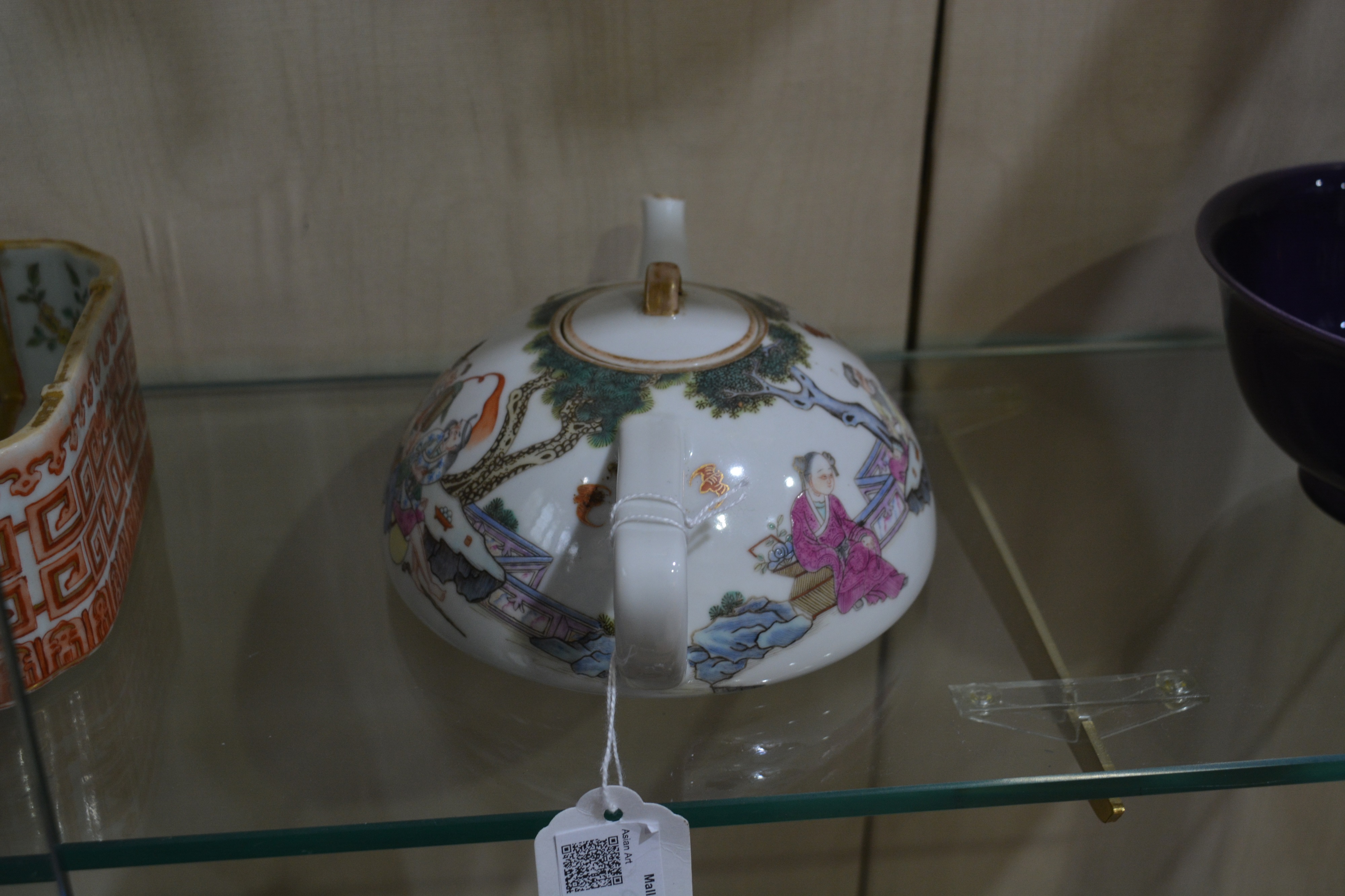 Famille rose flat porcelain teapot Chinese, 19th Century painted in polychrome enamels with scholars - Image 8 of 8