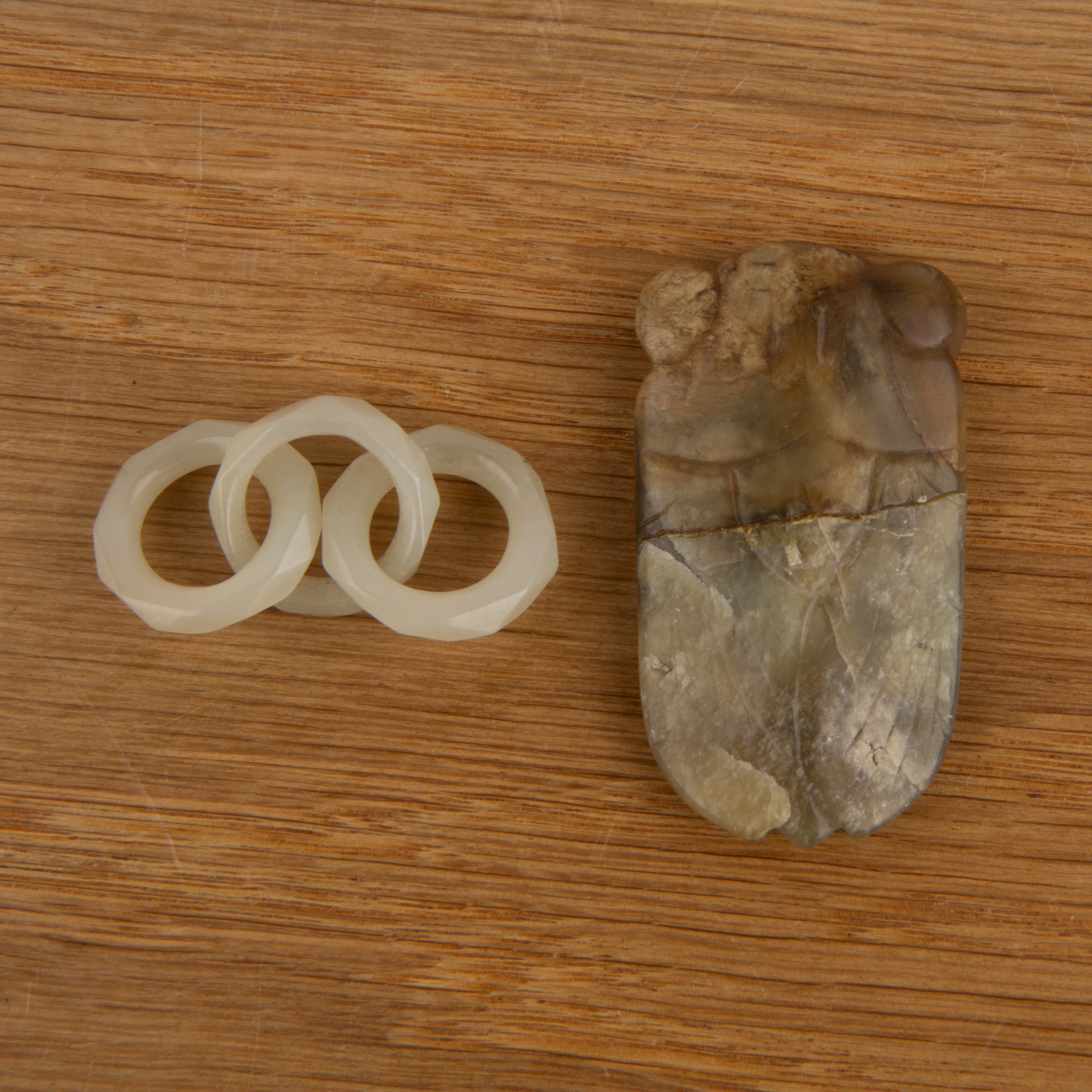 Carved jade cicada and three jade interlocked rings Chinese, Han dynasty and later cicada is 5cm - Image 2 of 2