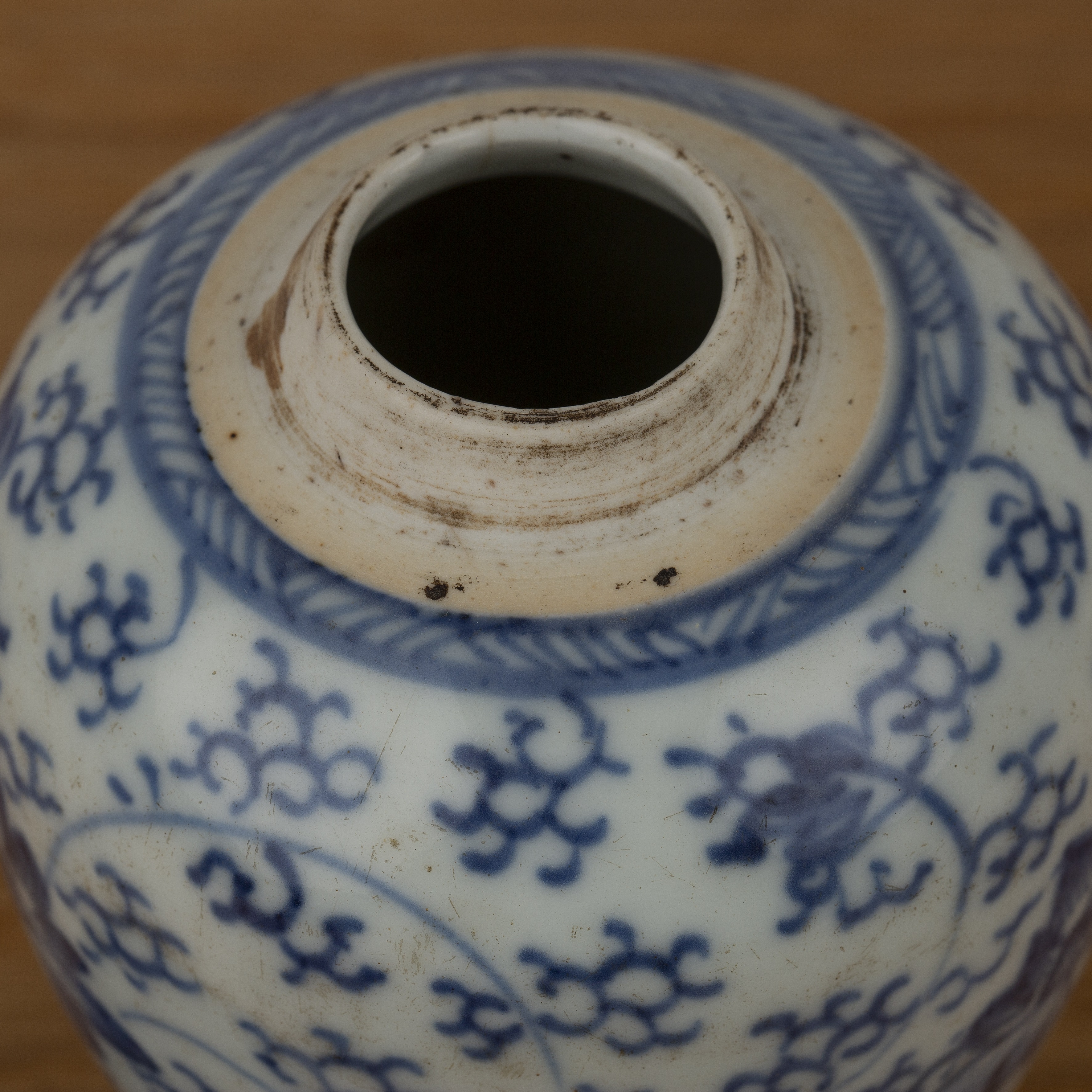 Small blue and white ginger jar with wood cover and stand Chinese, 18th/19th Century with Indian - Image 4 of 5
