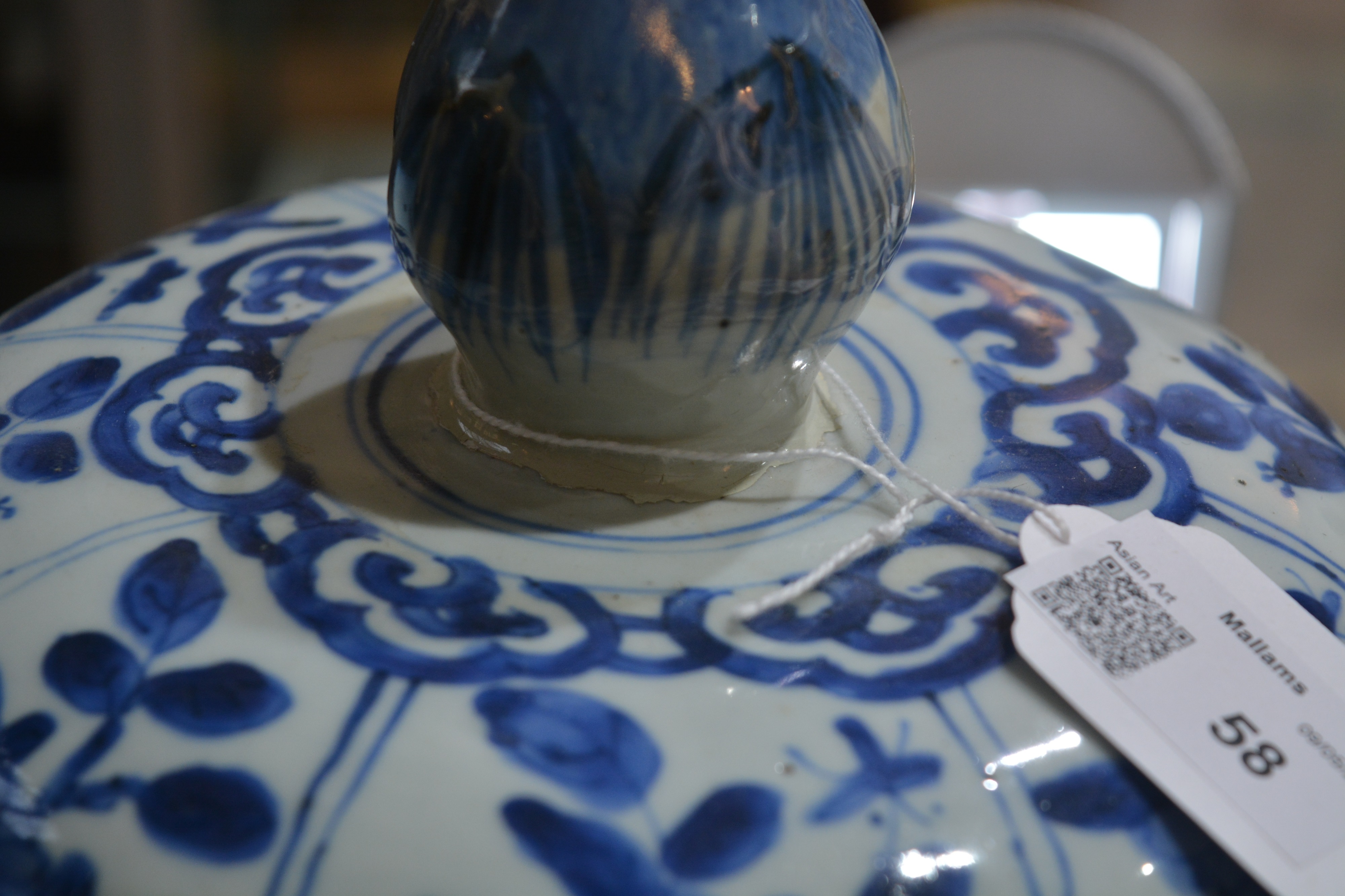 Blue and white jar and cover Chinese, Kangxi with all-over panels of flowers, within a chevron and - Bild 13 aus 23