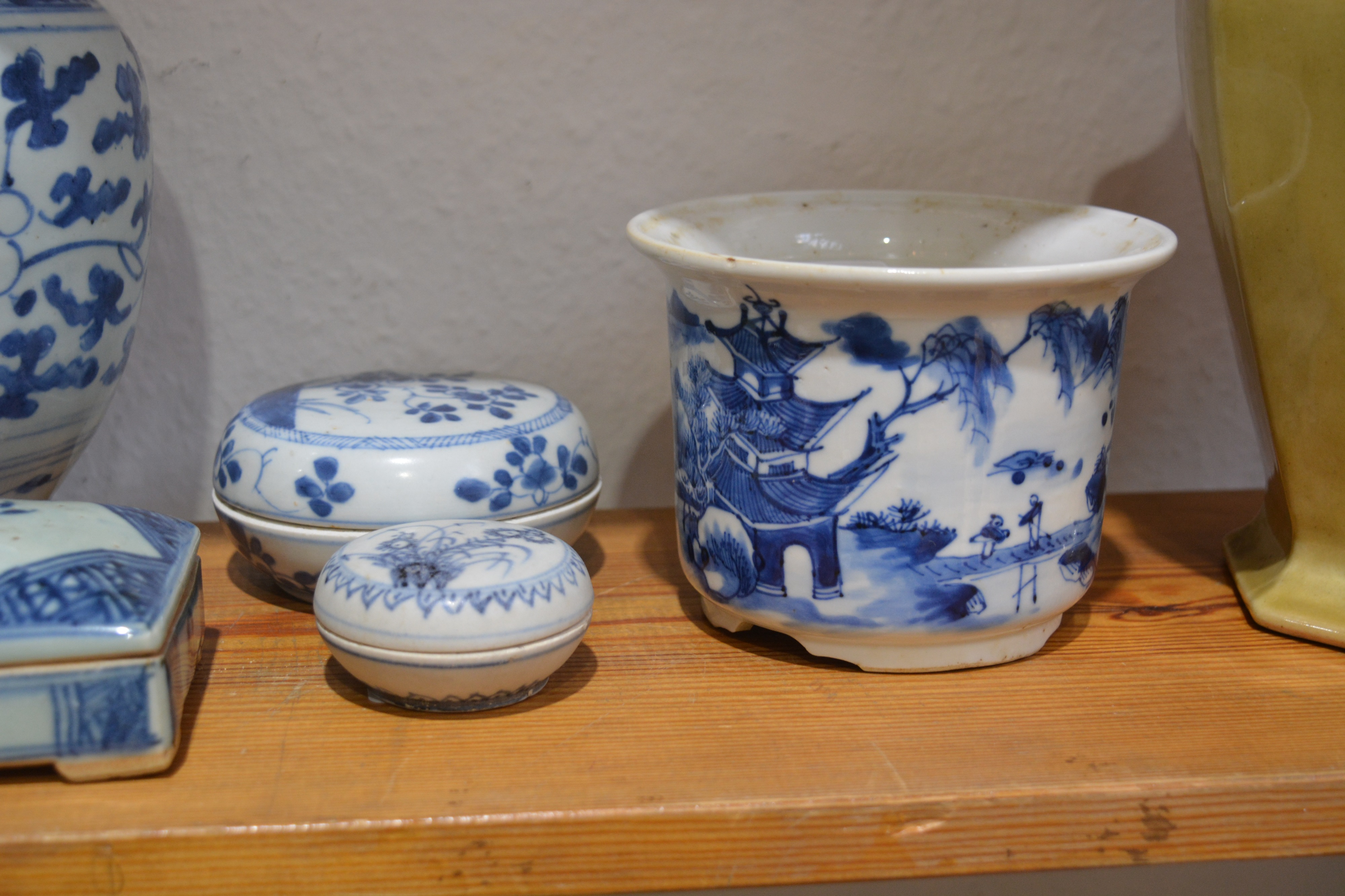 Group of blue and white porcelain Chinese, Ming and later including two jars, 18cm and 14cm, two ink - Image 7 of 8