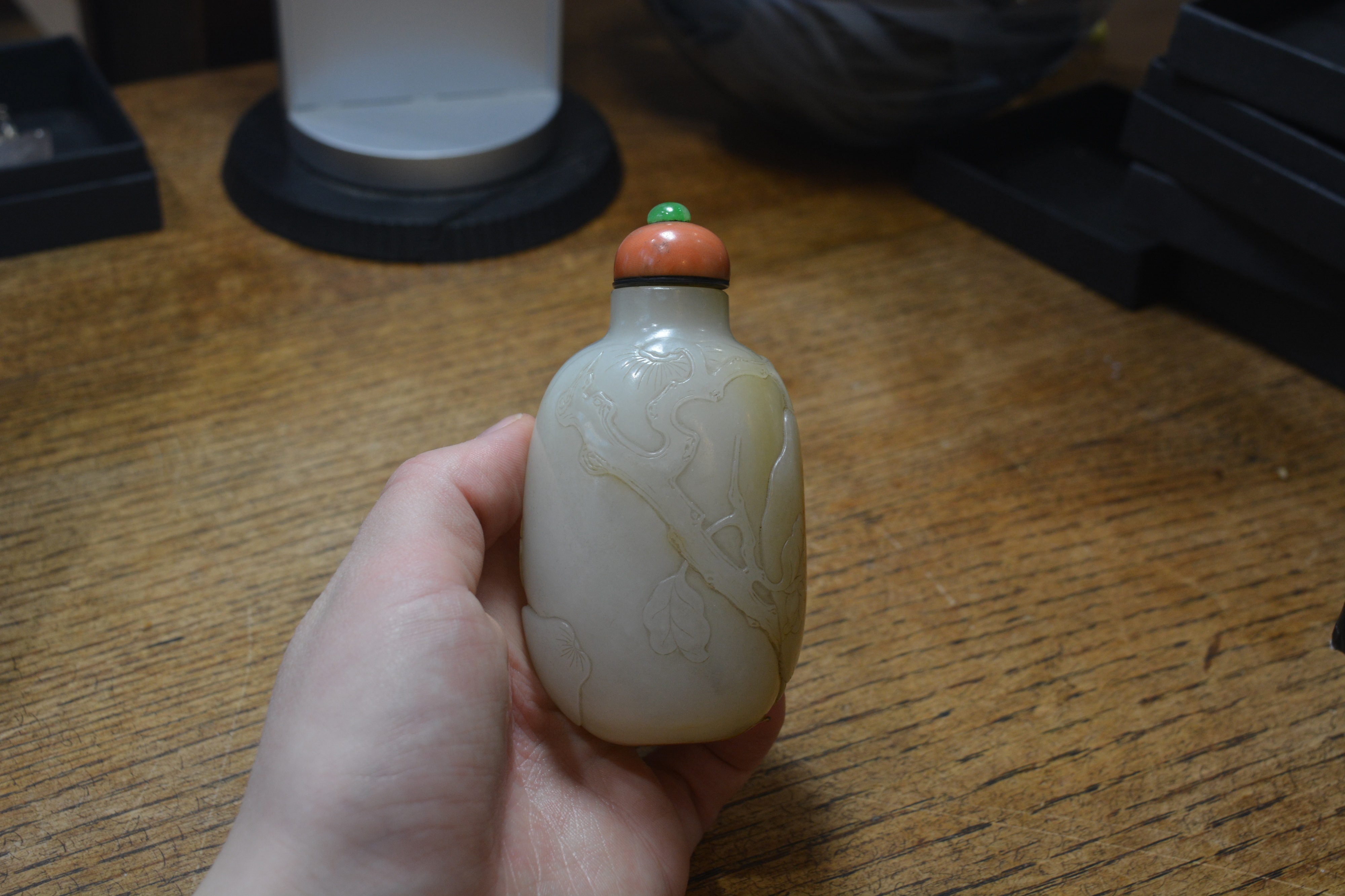 Nephrite snuff bottle Chinese, 1750-1780 of rounded elongated pebble shape carved in low relief - Image 12 of 13