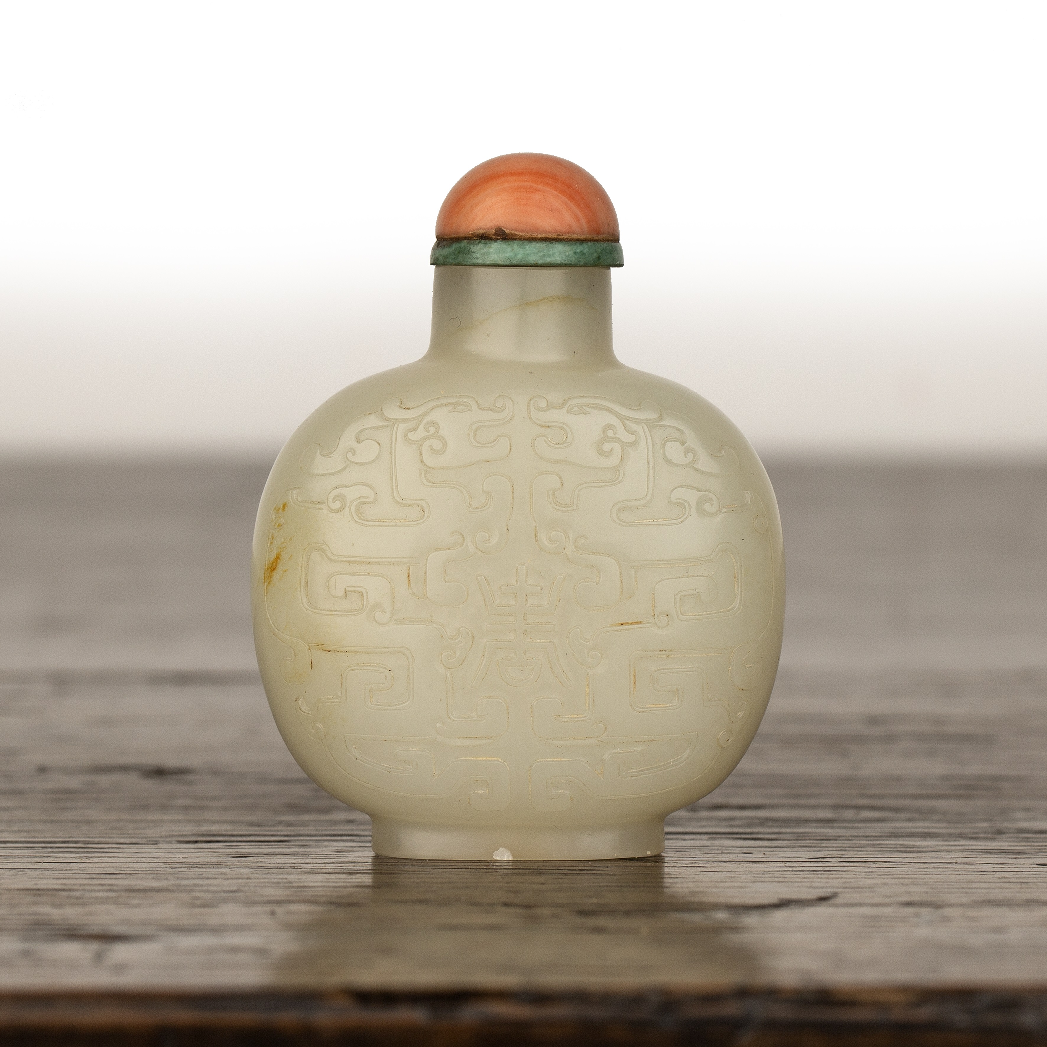 Greyish white nephrite jade snuff bottle Chinese, 1750-1780 of well hollowed flattened rounded