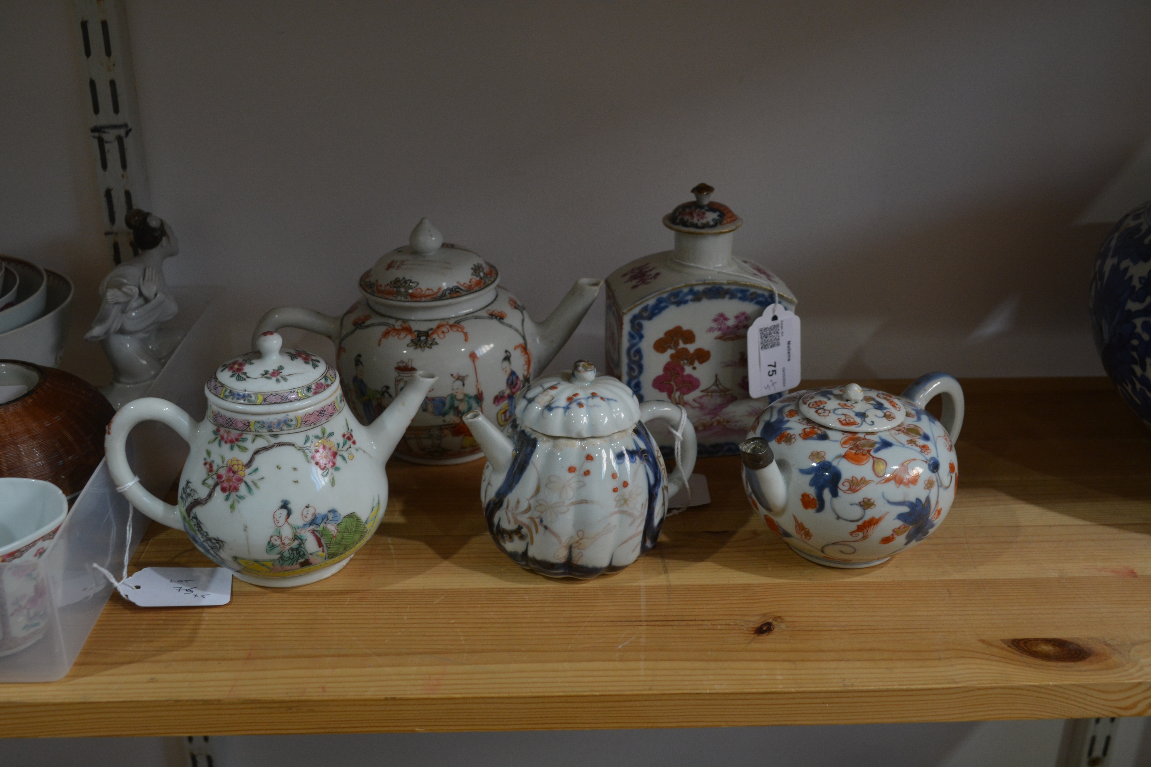 Group of four porcelain teapots and a tea caddy Chinese, 18th Century to include an ovoid teapot, - Image 10 of 11
