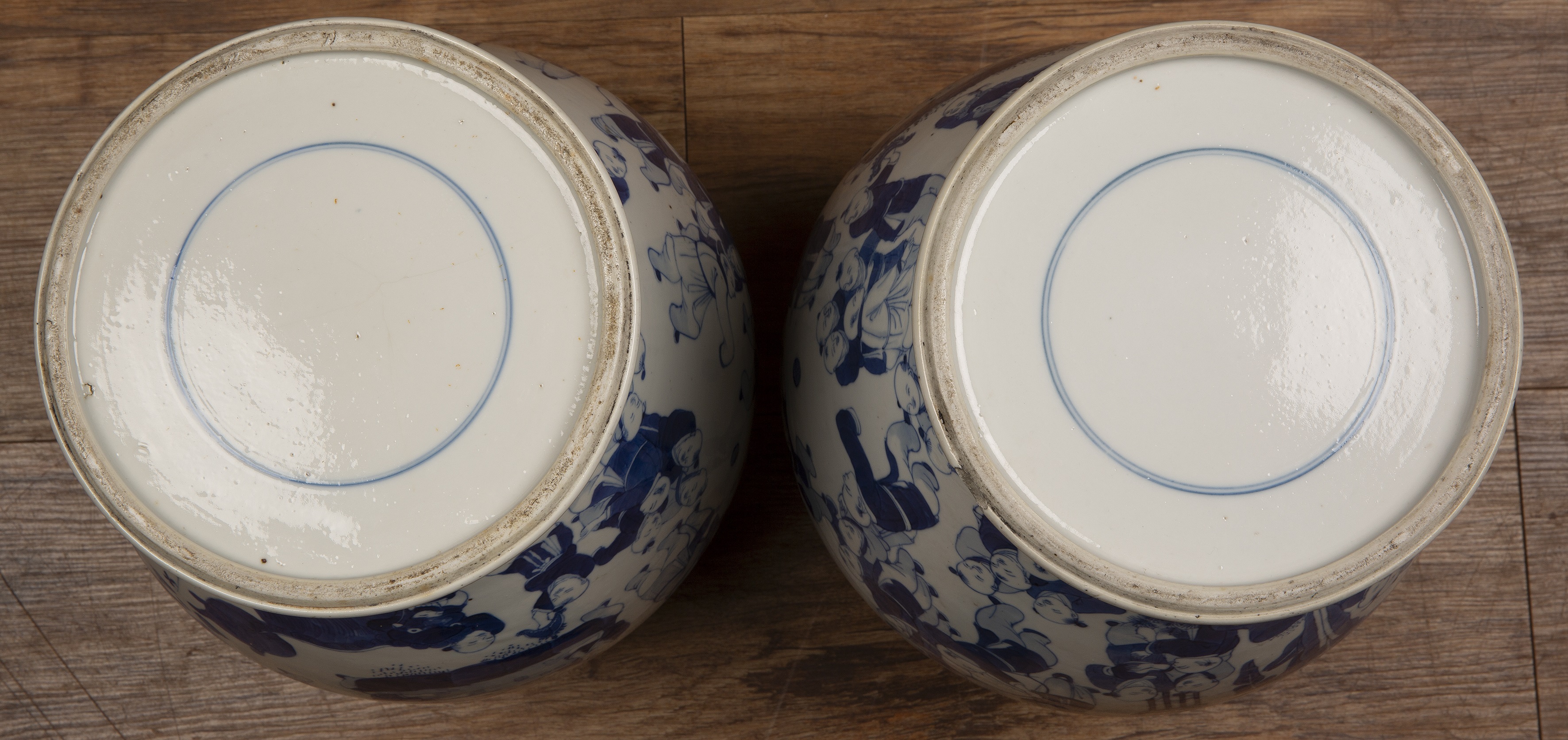 Pair of blue and white 'hundred boy ' porcelain vases and covers Chinese, Kangxi (1662-1722) the - Bild 6 aus 37