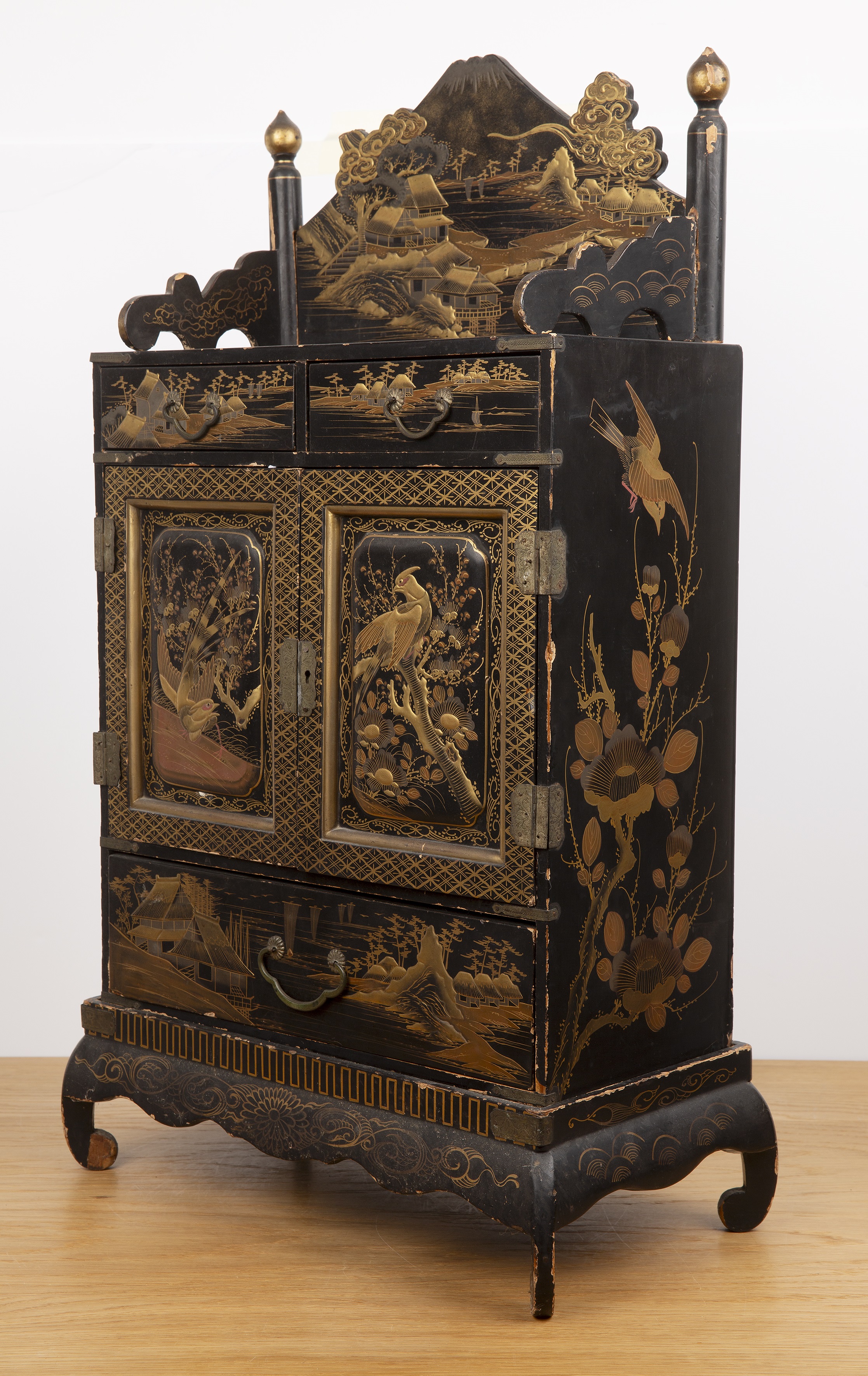 Black lacquer cabinet on stand Japanese the piece with two central doors, the doors opening to - Image 3 of 5