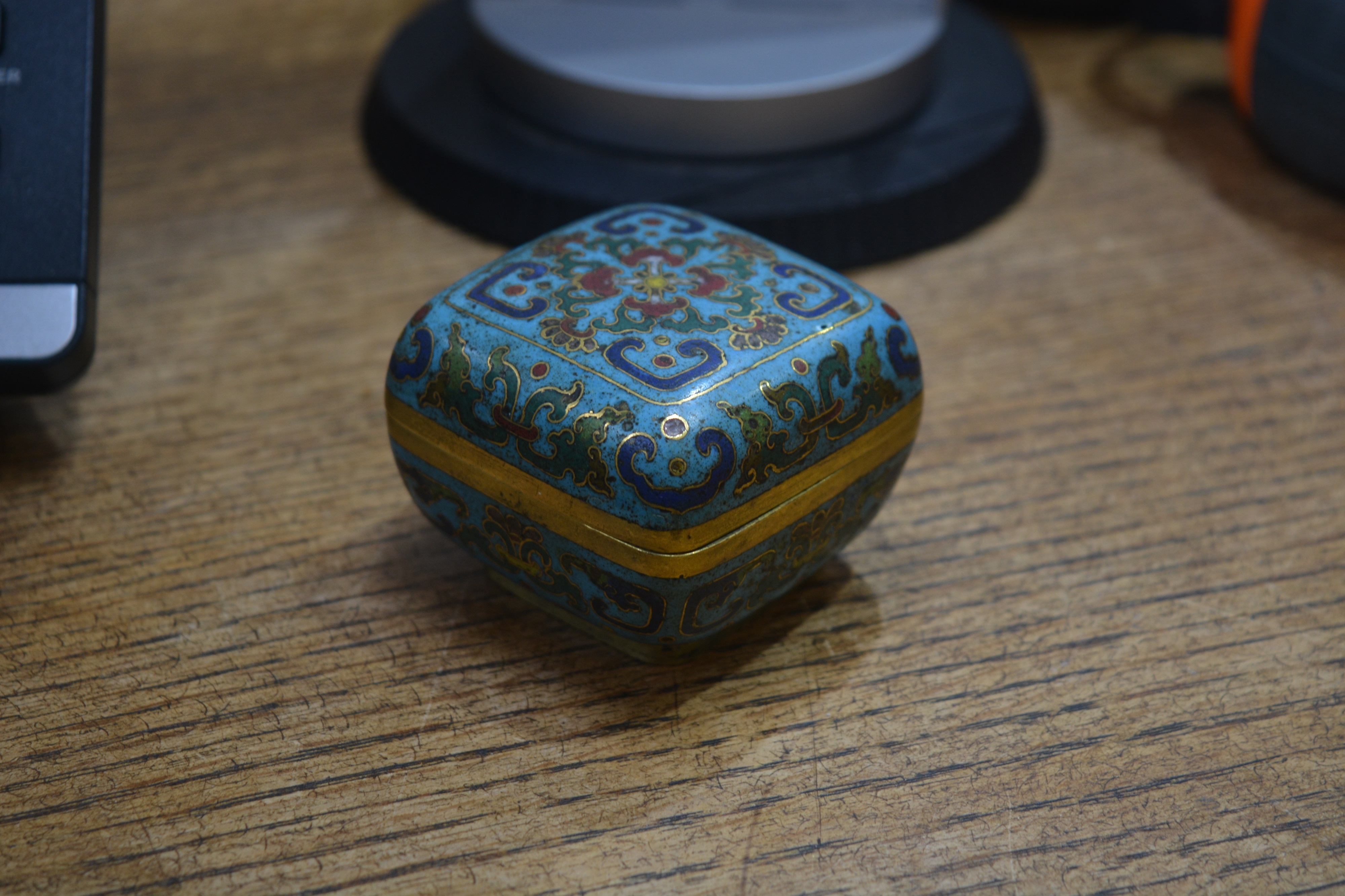 Cloisonné enamel small box Chinese, Qianlong square shaped square box with rounded sides, the - Image 7 of 21
