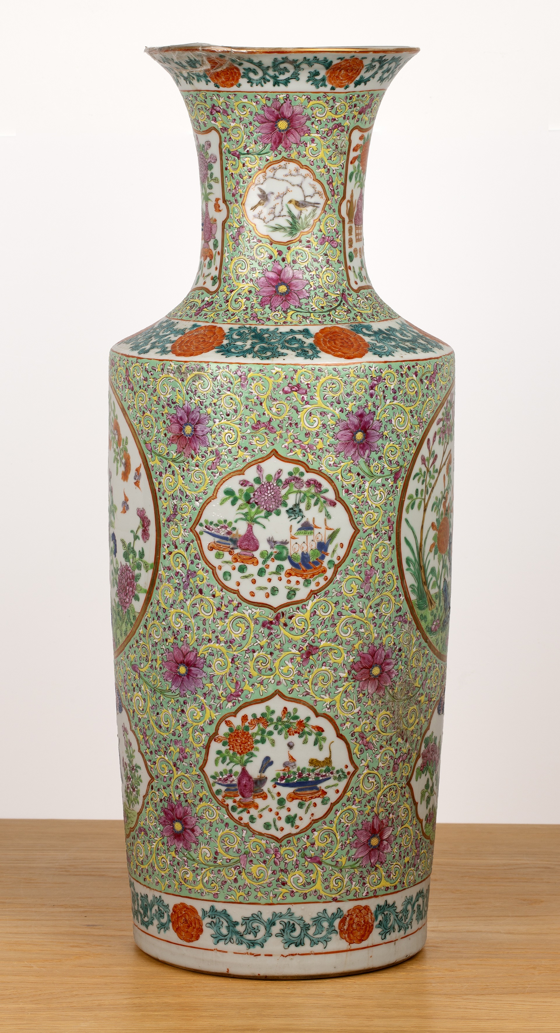 Large famille verte porcelain vase Chinese, 19th Century painted with panels of cockerels, flowers - Bild 2 aus 6