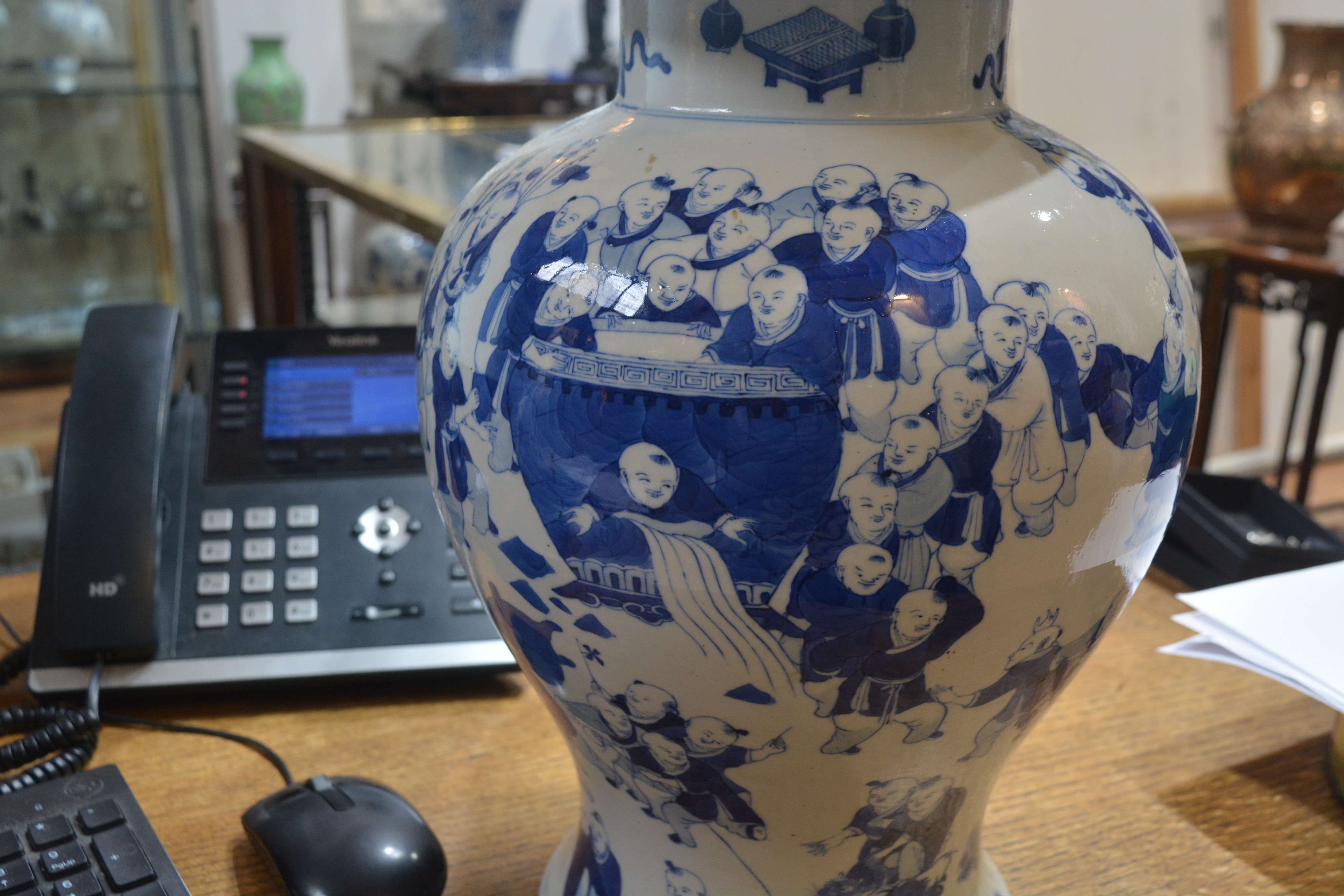 Pair of blue and white 'hundred boy ' porcelain vases and covers Chinese, Kangxi (1662-1722) the - Bild 33 aus 37