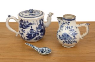 Three blue and white porcelain pieces Chinese, 18th/19th Century including an export teapot with a