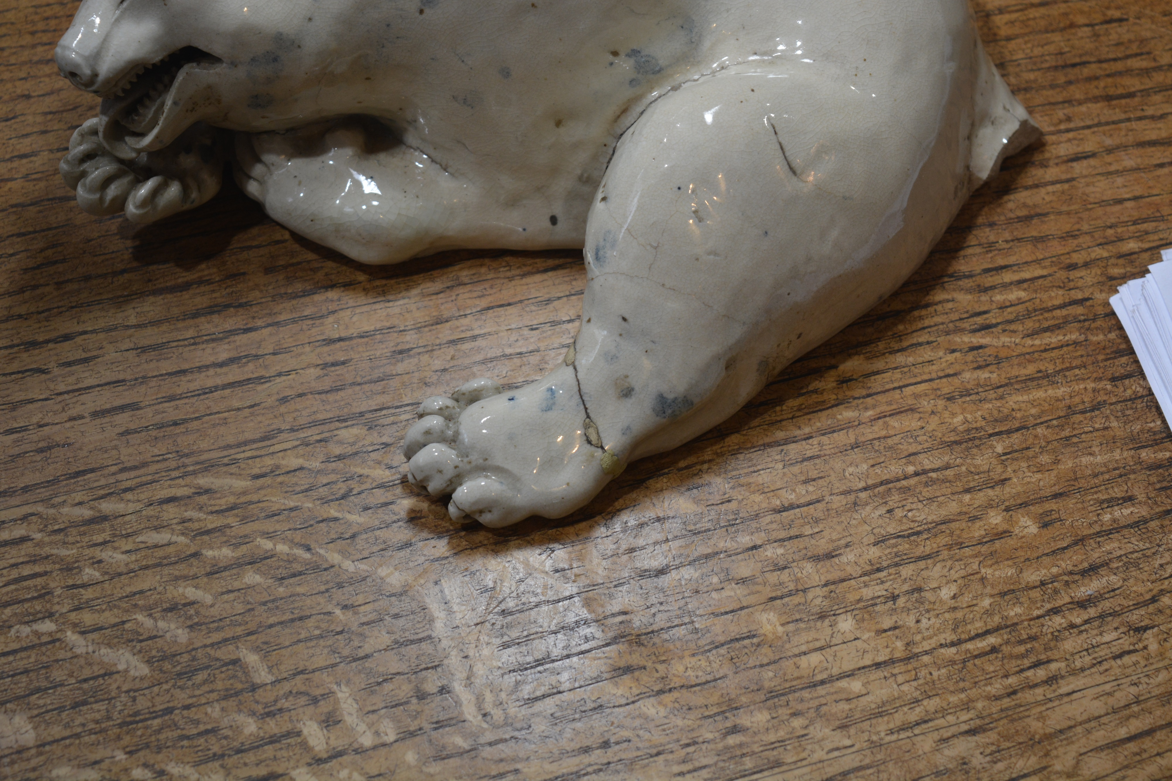 Porcelain model bear Japanese, 17th/18th Century the animal with its right paw lifting towards its - Image 10 of 16