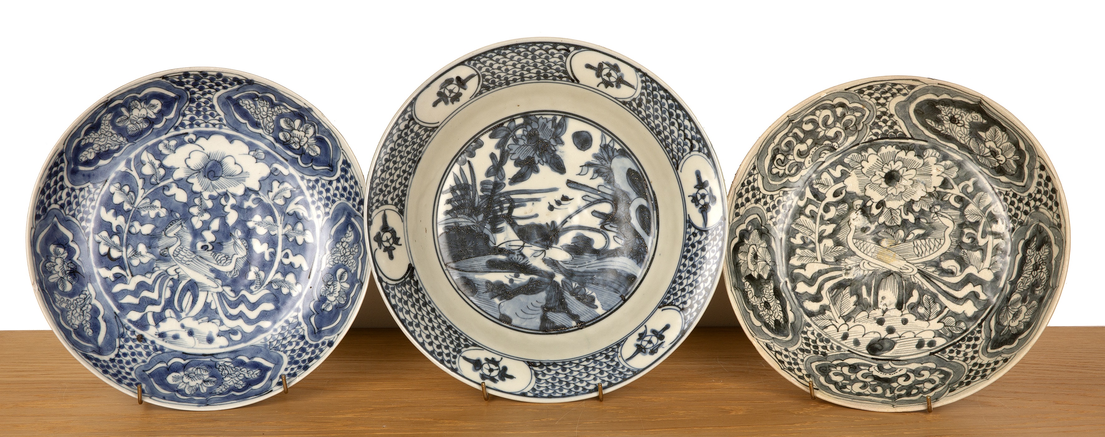 Three Swatow porcelain blue and white dishes Chinese, late Ming each with traditional bird and