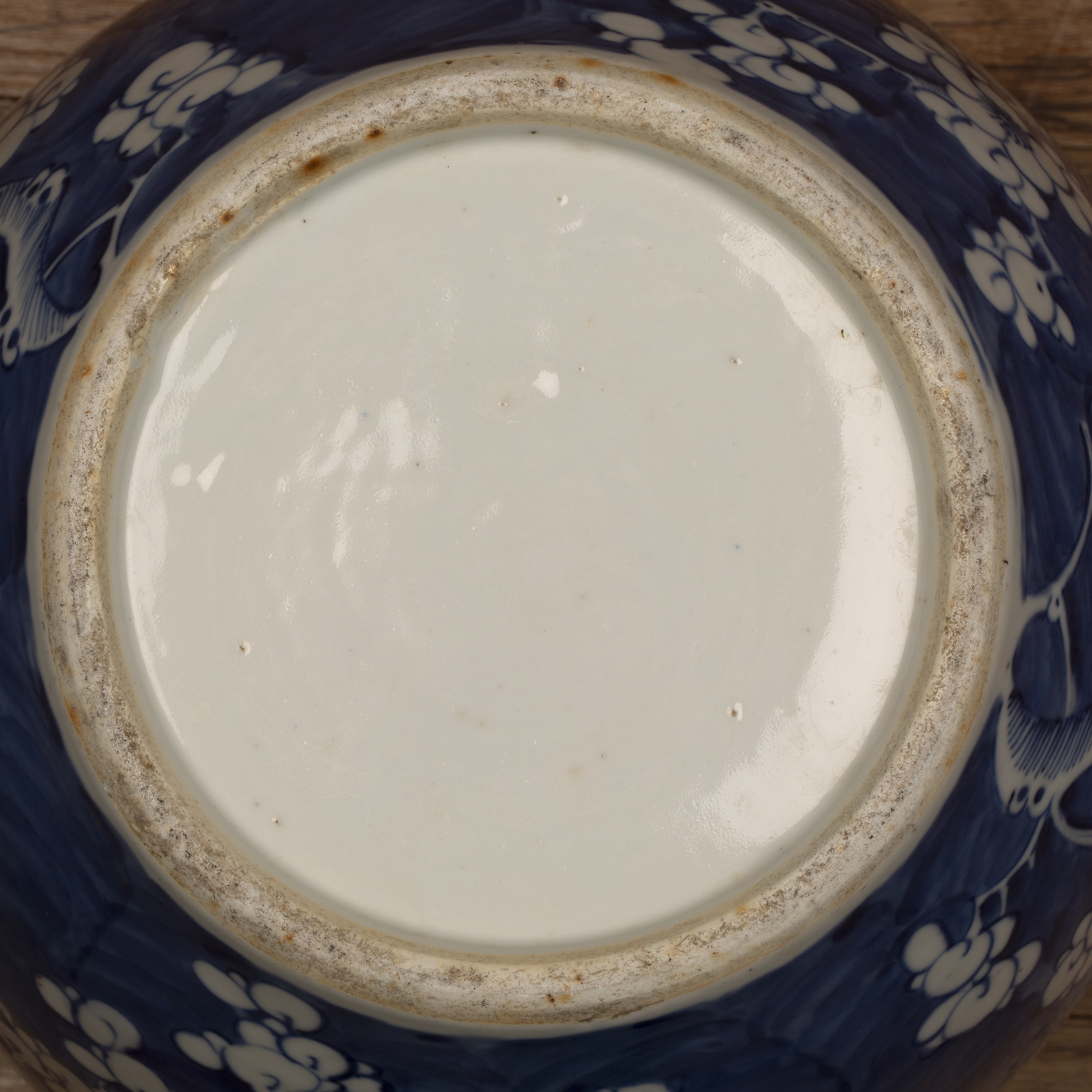 Blue and white small fish tank Chinese, 19th Century painted with prunus blossom, 26cm diameter x - Image 3 of 3