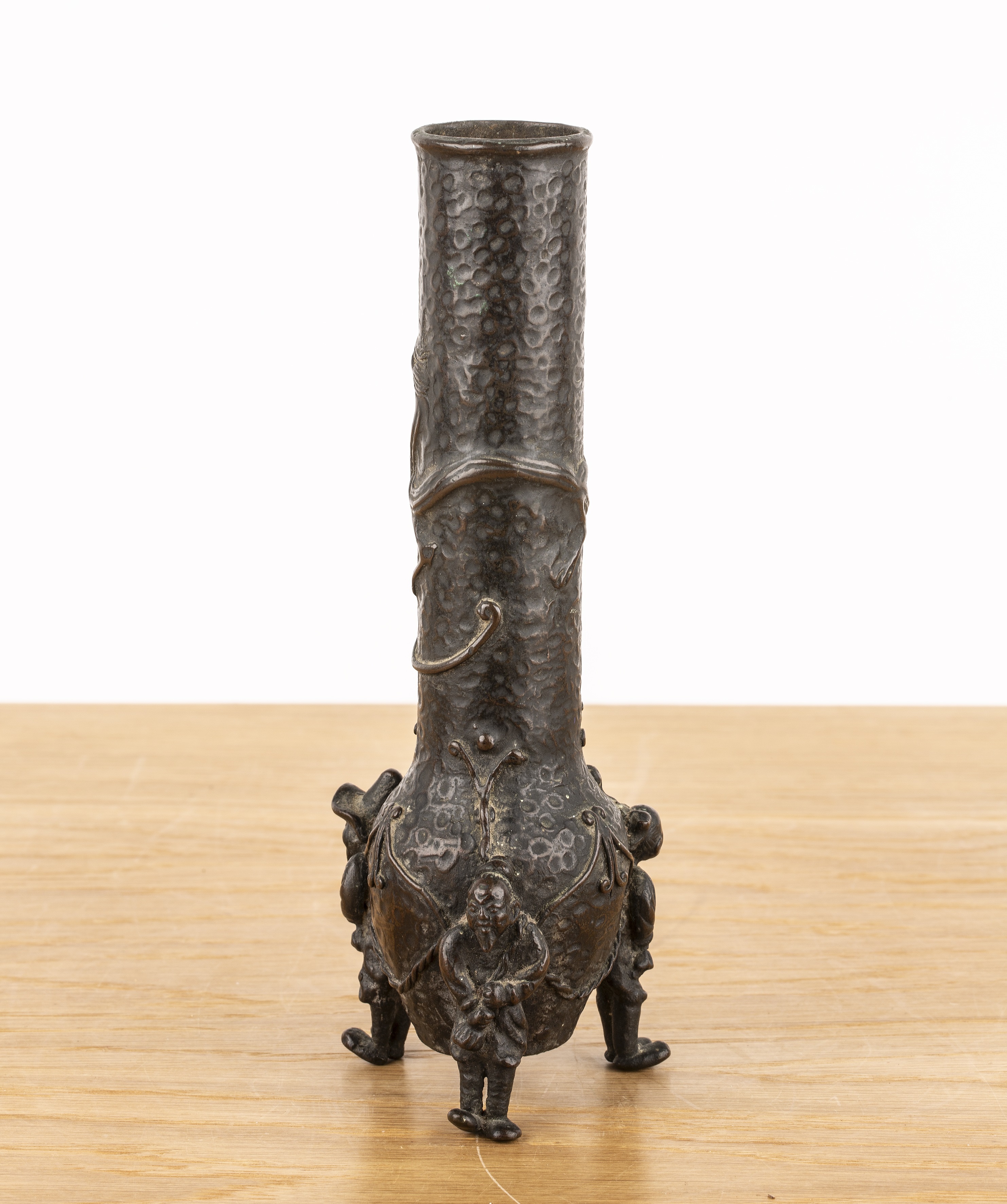 Bronze cylindrical vase Japanese, Meiji period of cylindrical form, with a trailing dragon and - Image 3 of 4