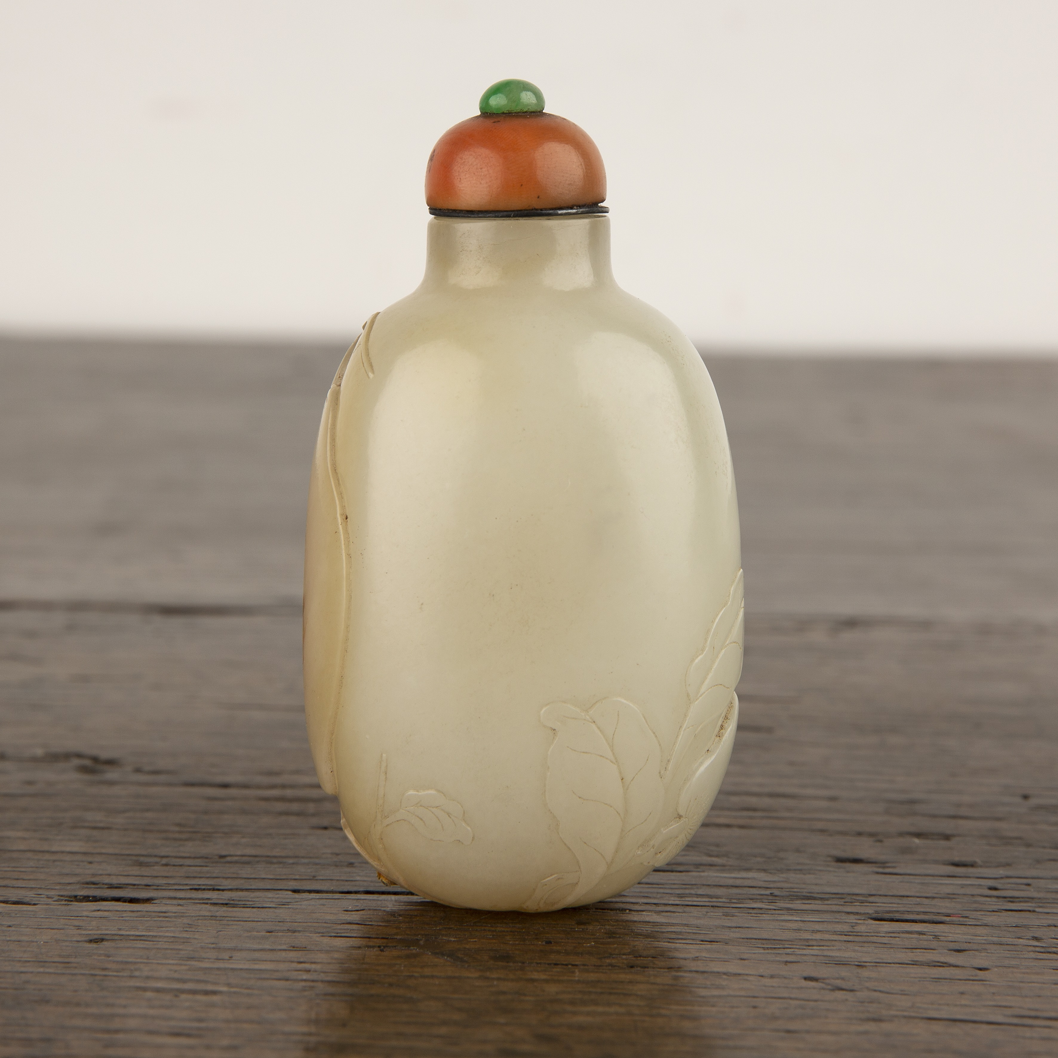 Nephrite snuff bottle Chinese, 1750-1780 of rounded elongated pebble shape carved in low relief - Image 5 of 13