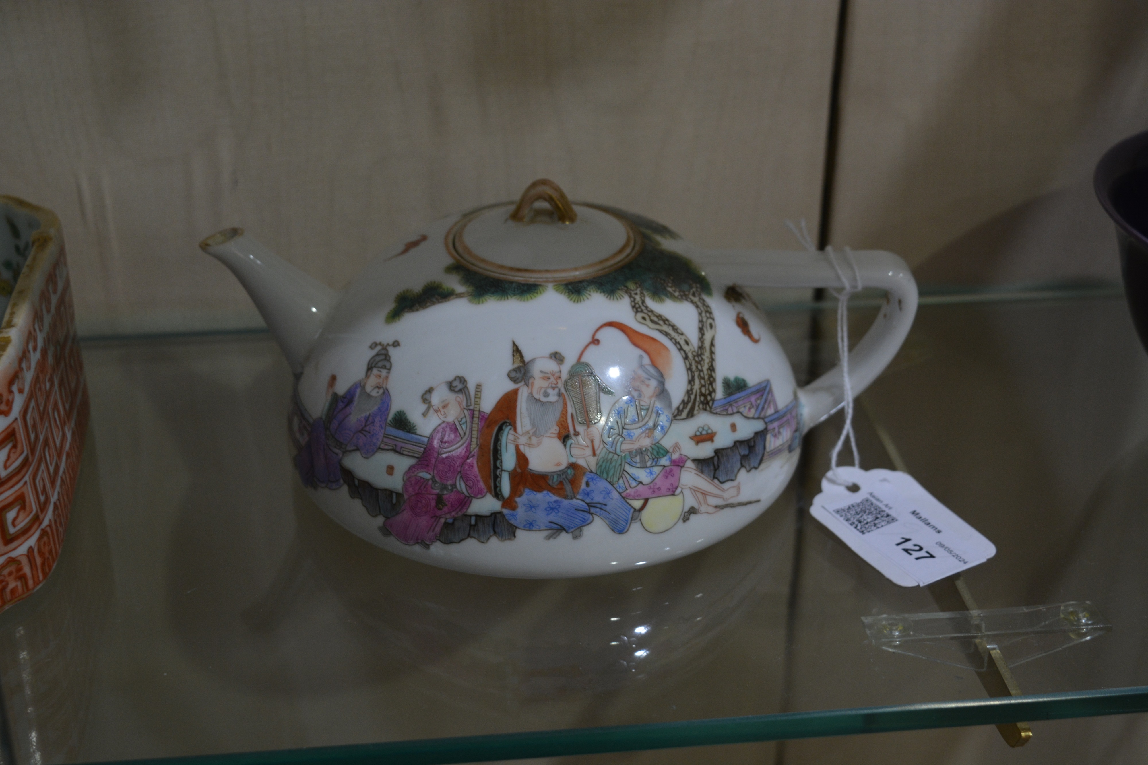 Famille rose flat porcelain teapot Chinese, 19th Century painted in polychrome enamels with scholars - Image 6 of 8