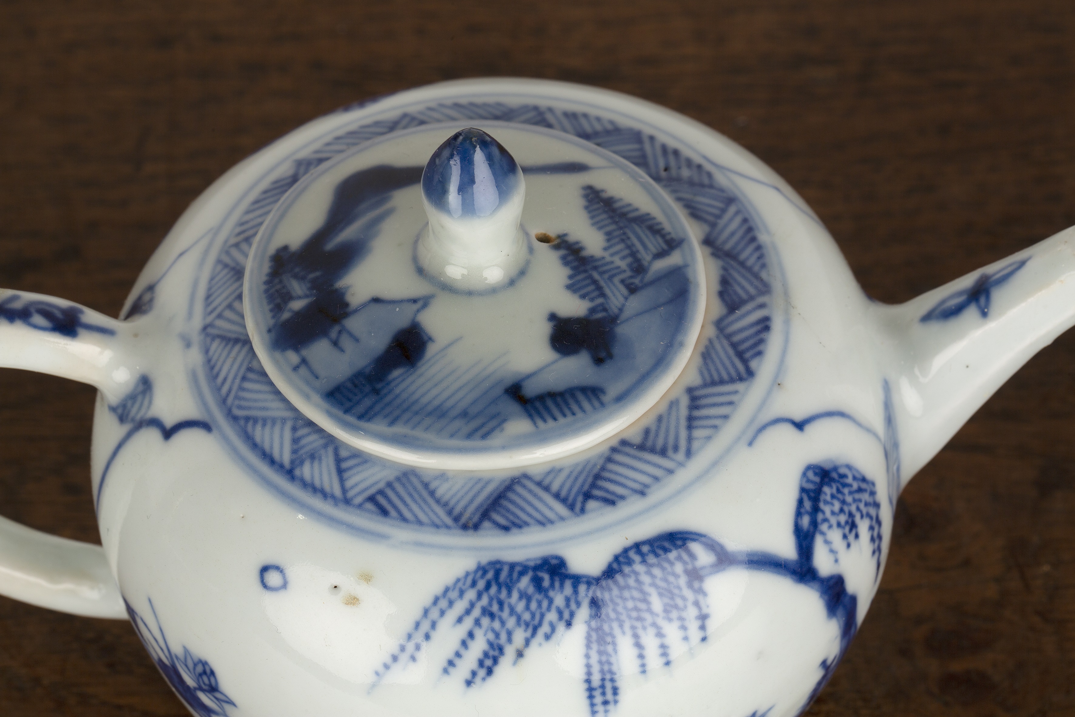 Blue and porcelain ovoid teapot Chinese, 18th Century painted with scholars at a table, 17cm long - Image 3 of 4