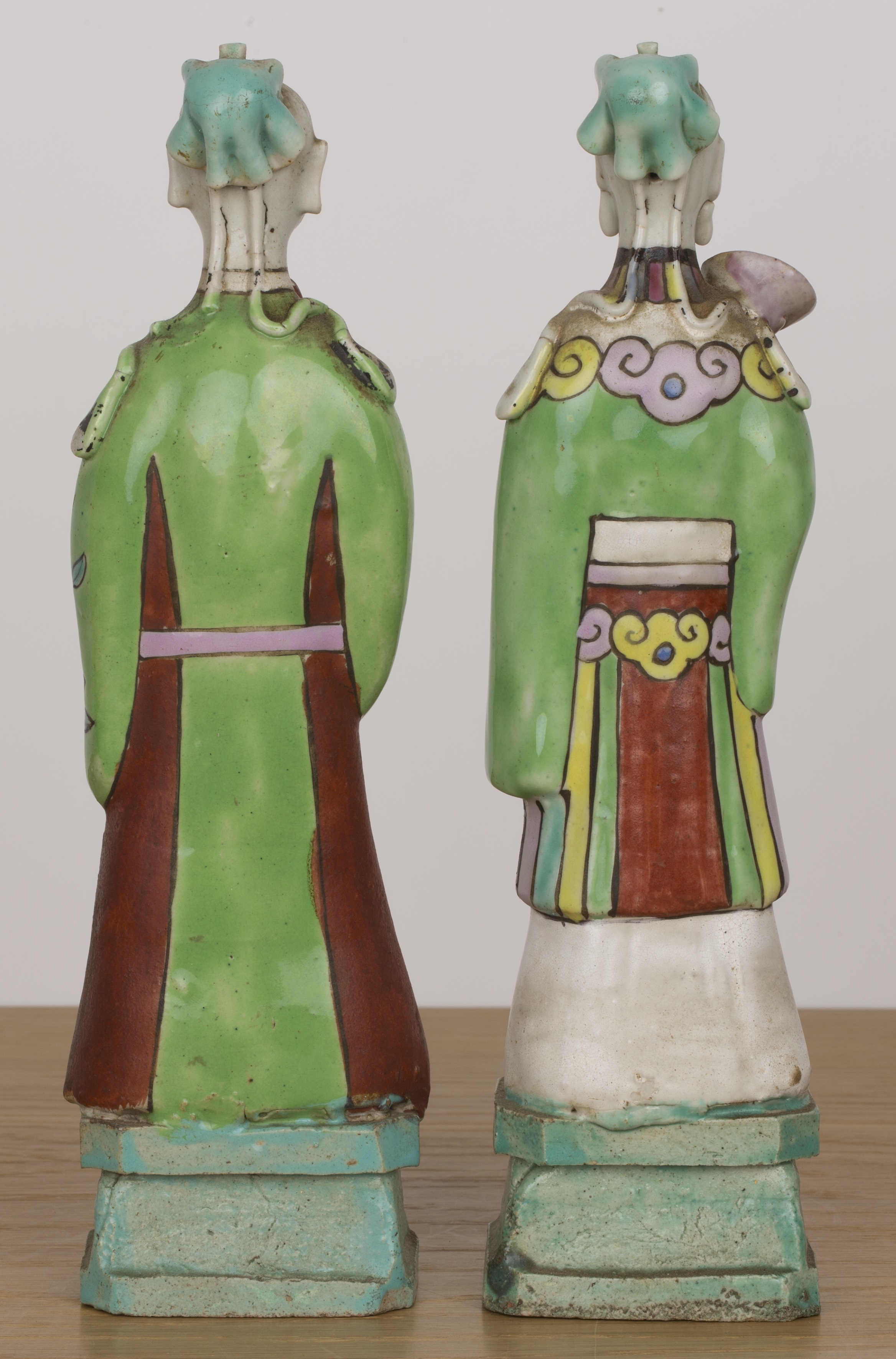 Two standing famille verte figures Chinese, 18th/19th Century each on a raised plinth base, 24cm - Image 2 of 5