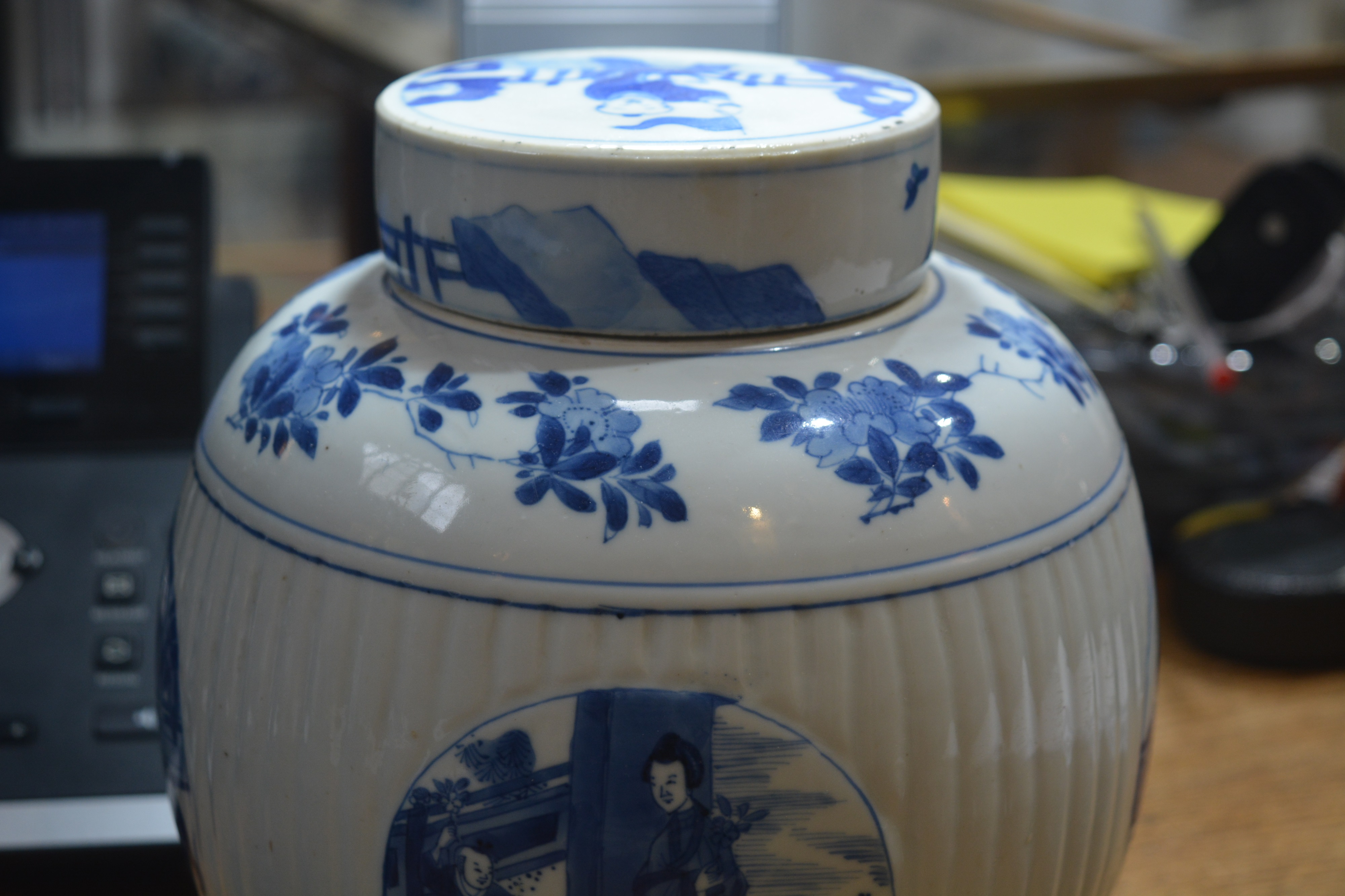 Blue and white porcelain ovoid jar and cover Chinese, Kangxi painted with four panels of children - Bild 11 aus 15