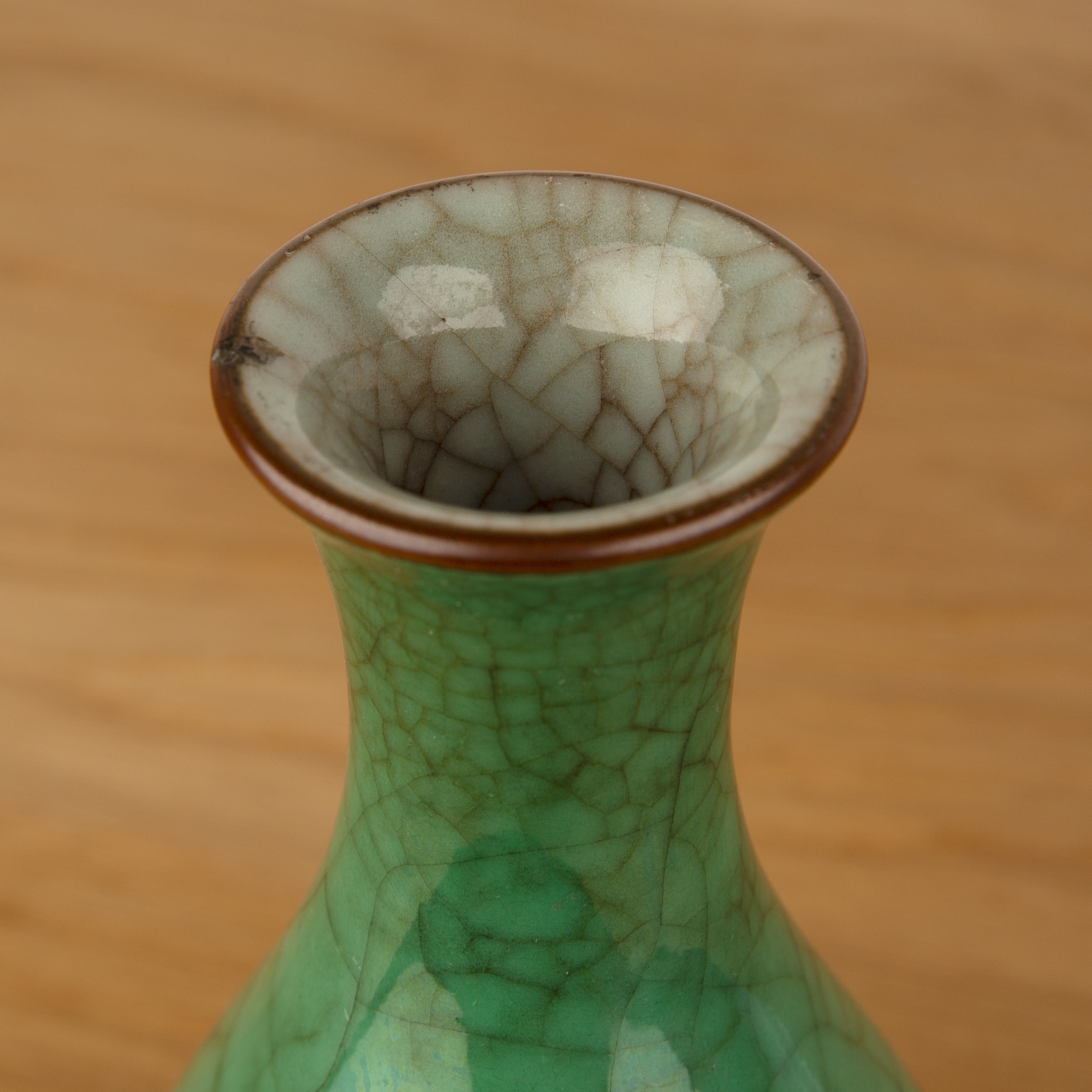 Green crackled glaze vase Chinese, 19th Century with a slightly raised foot rim, 19.4cm high Small - Image 4 of 4