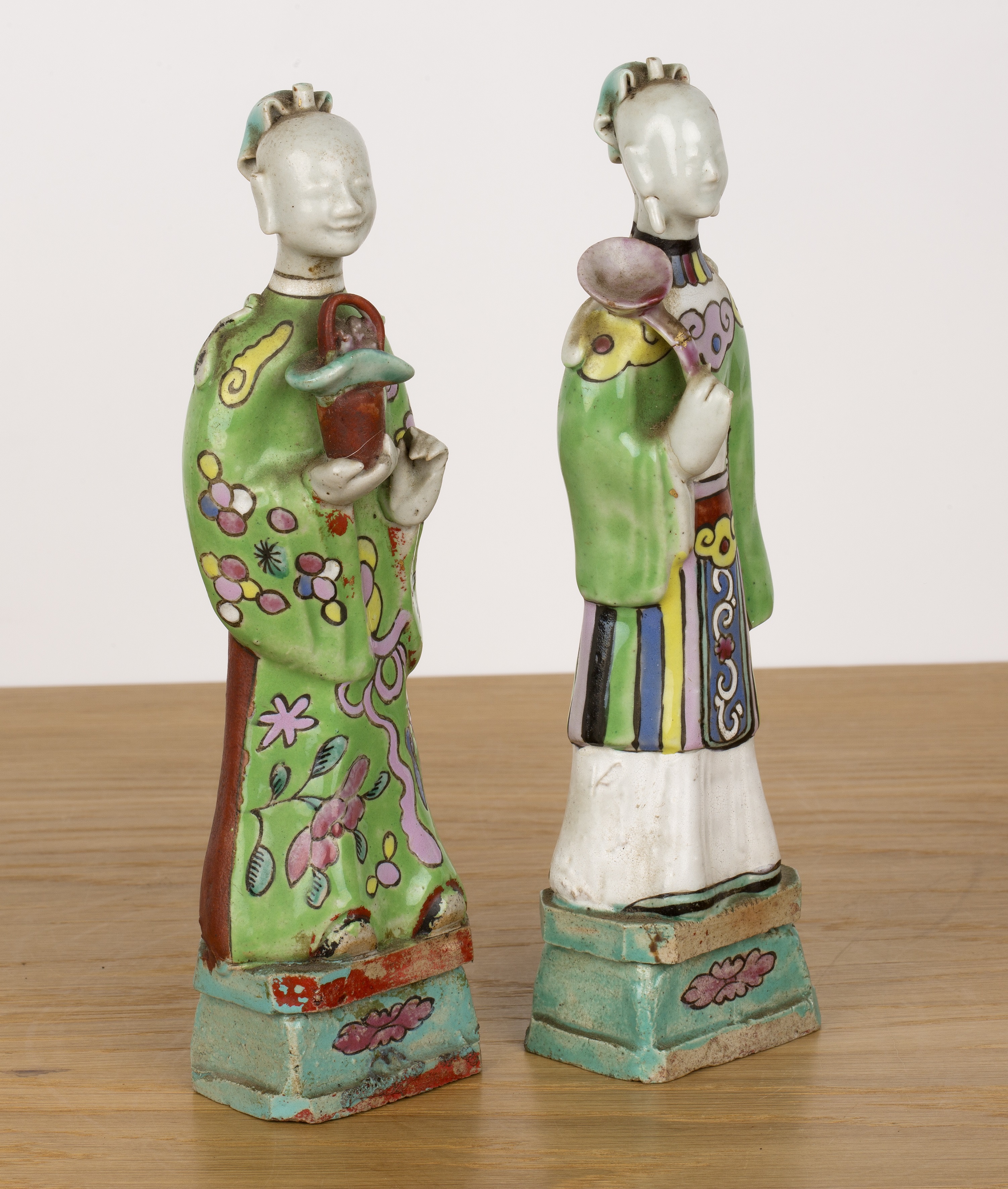 Two standing famille verte figures Chinese, 18th/19th Century each on a raised plinth base, 24cm - Image 4 of 5