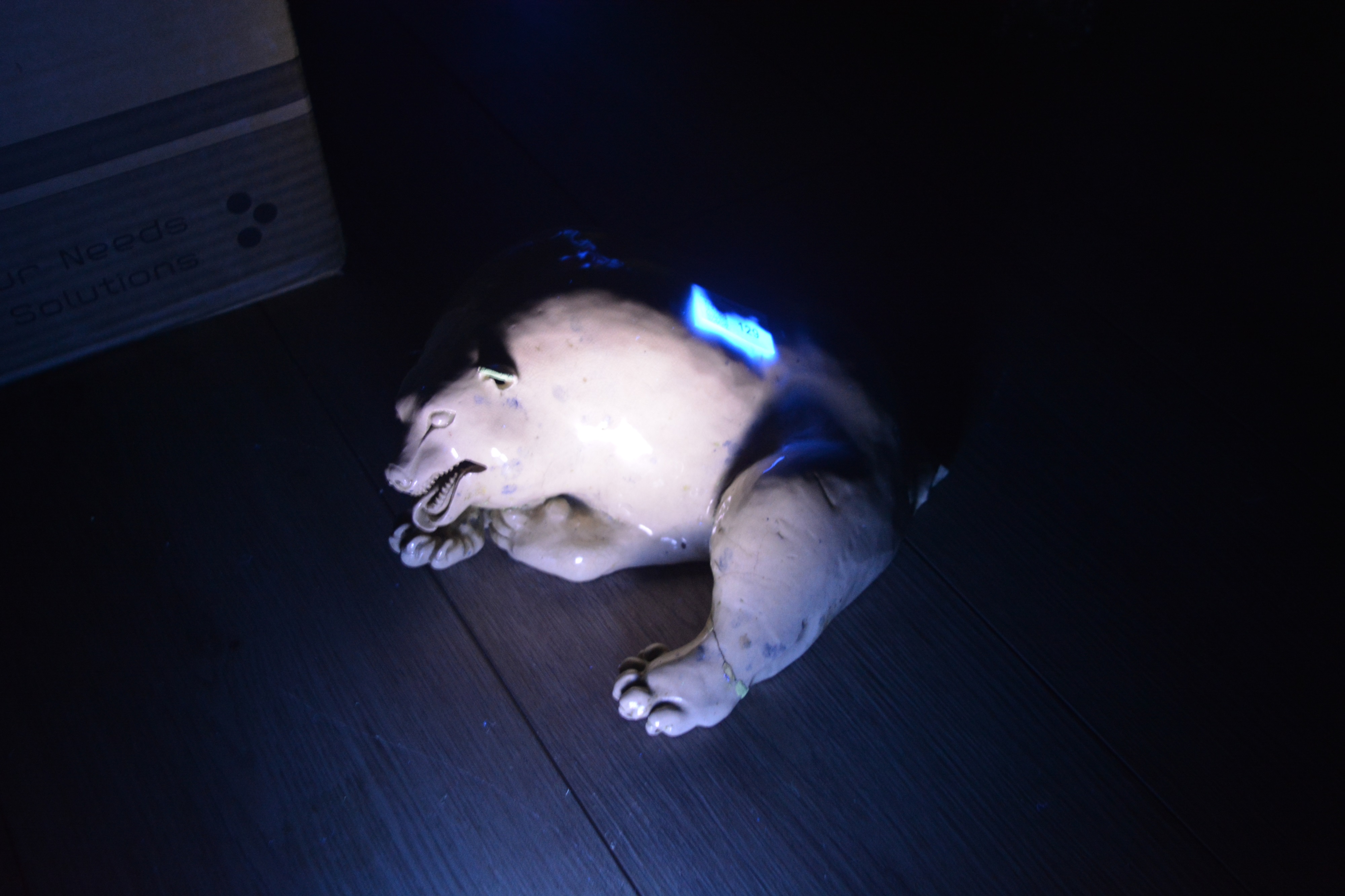 Porcelain model bear Japanese, 17th/18th Century the animal with its right paw lifting towards its - Image 14 of 16