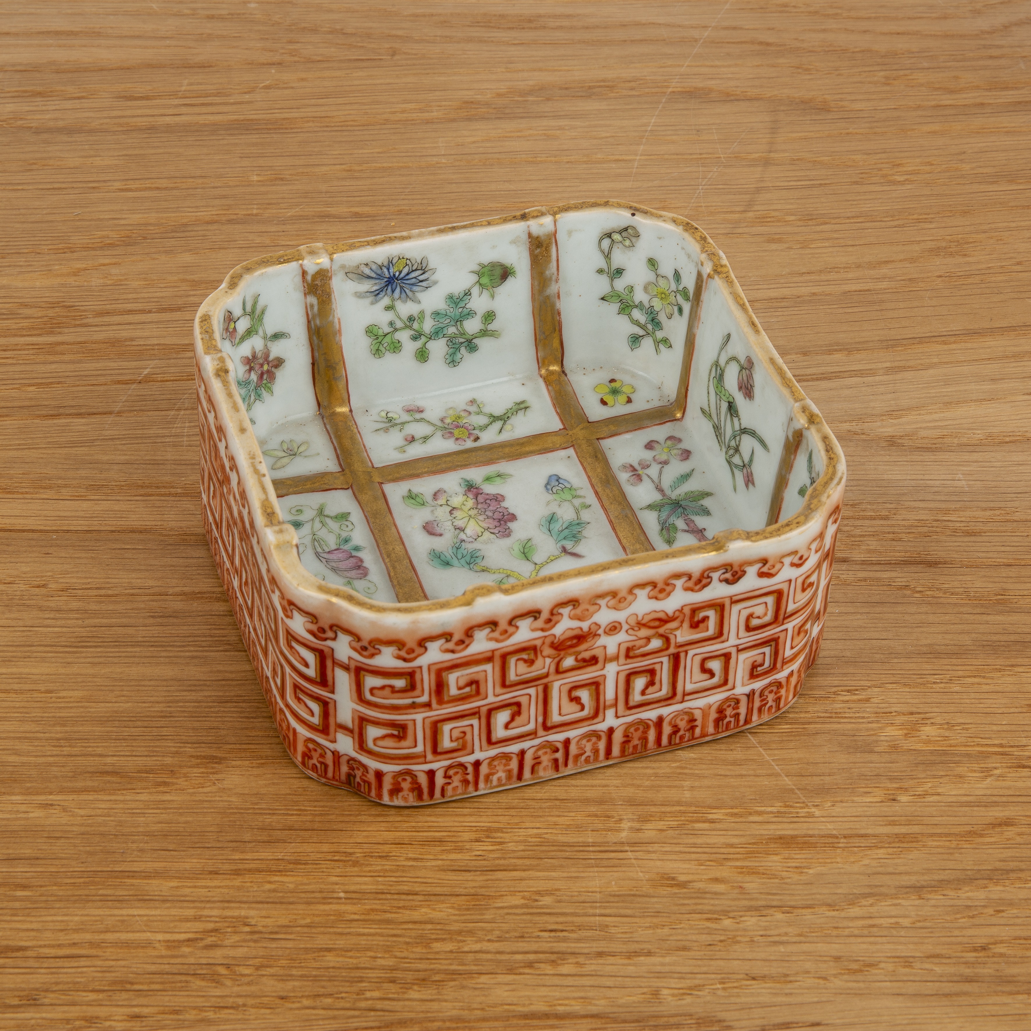 Porcelain square dish Chinese, Daoguang with panels of painted flowers within gilded bands to the - Image 2 of 10