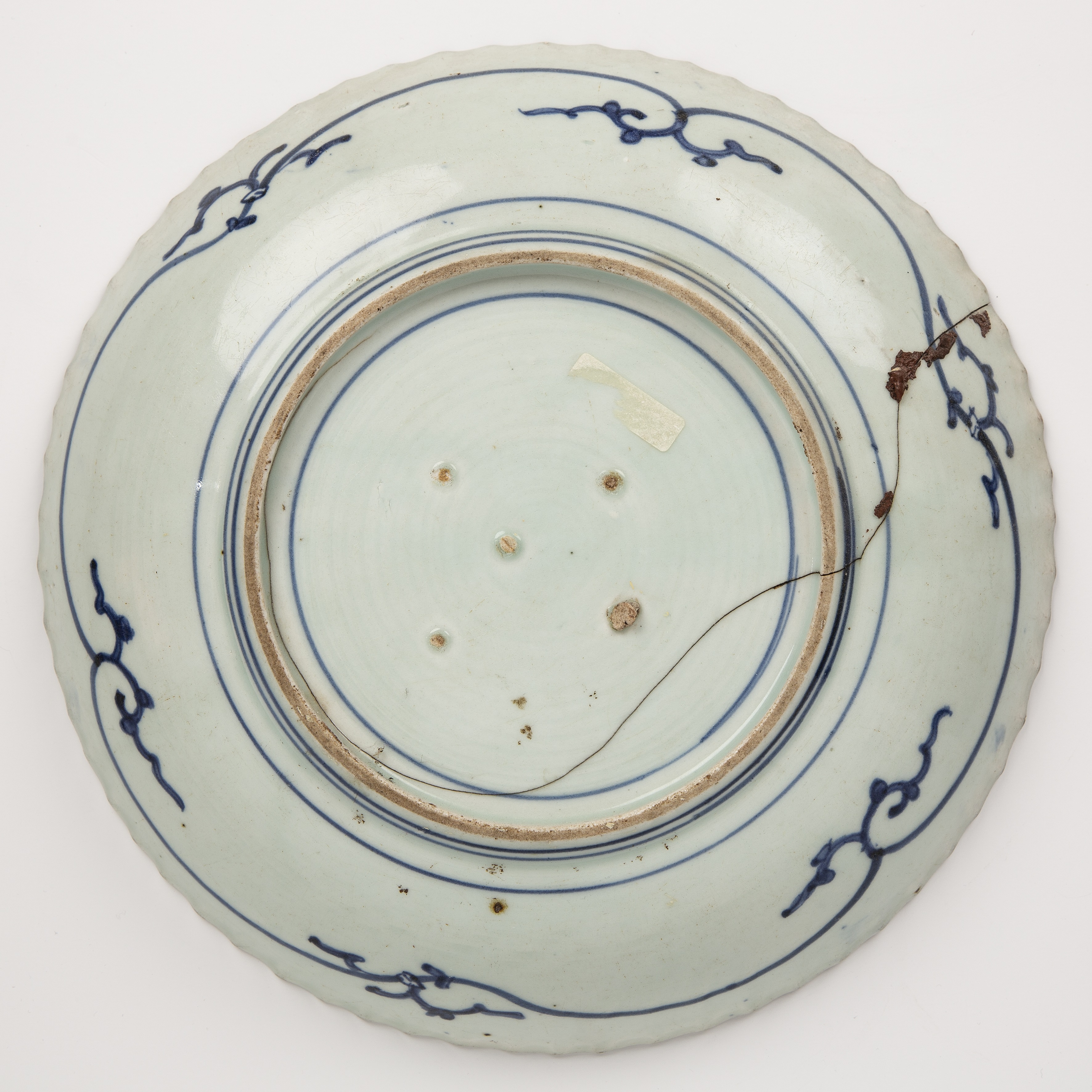 Large blue and white porcelain dish Chinese, Ming Wanli period painted with panels of birds, fruit - Image 3 of 3