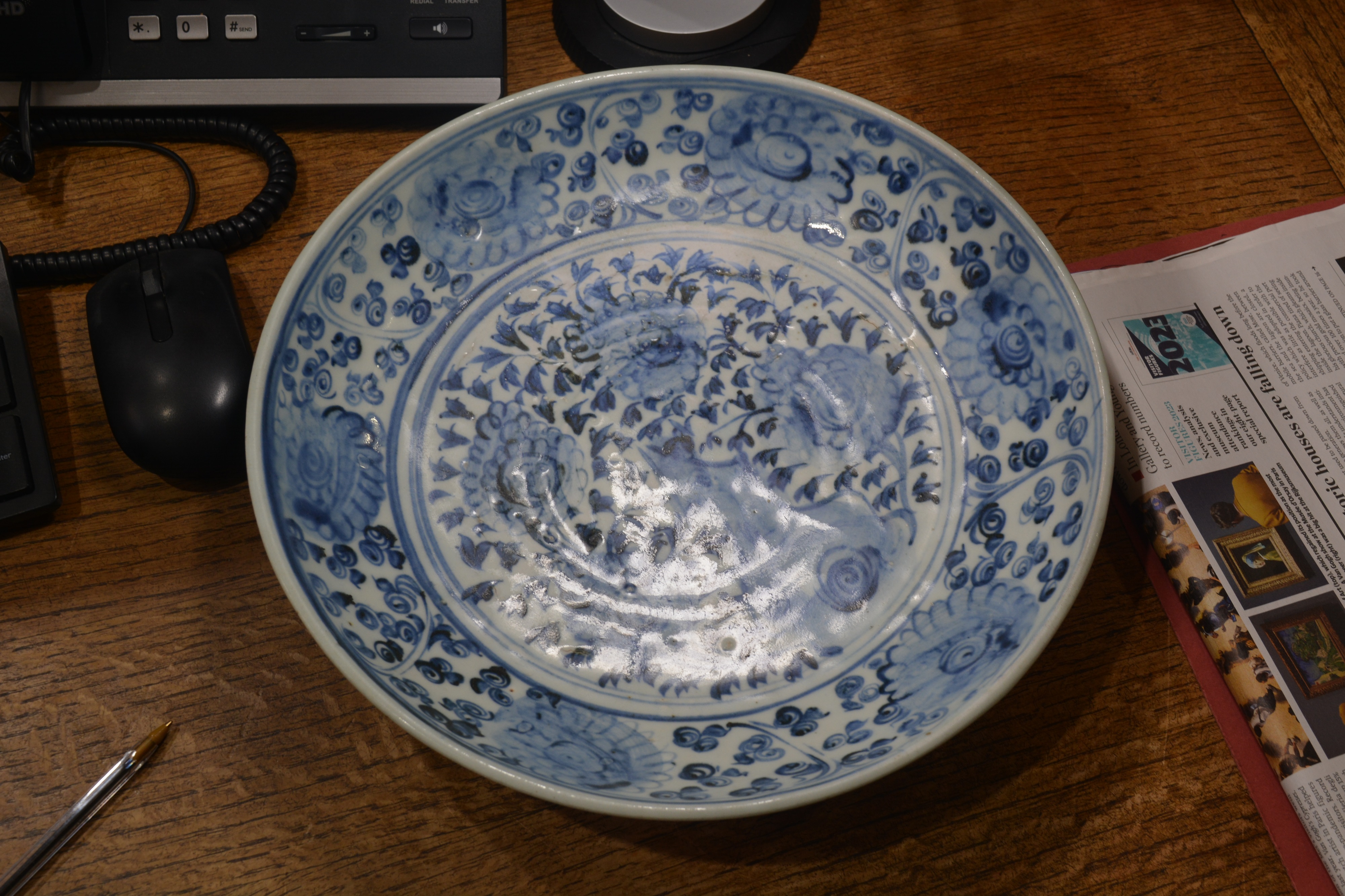 Blue and white porcelain dish Chinese, Ming Wanli period painted with rockwork and flowers, 30.7cm - Bild 5 aus 5