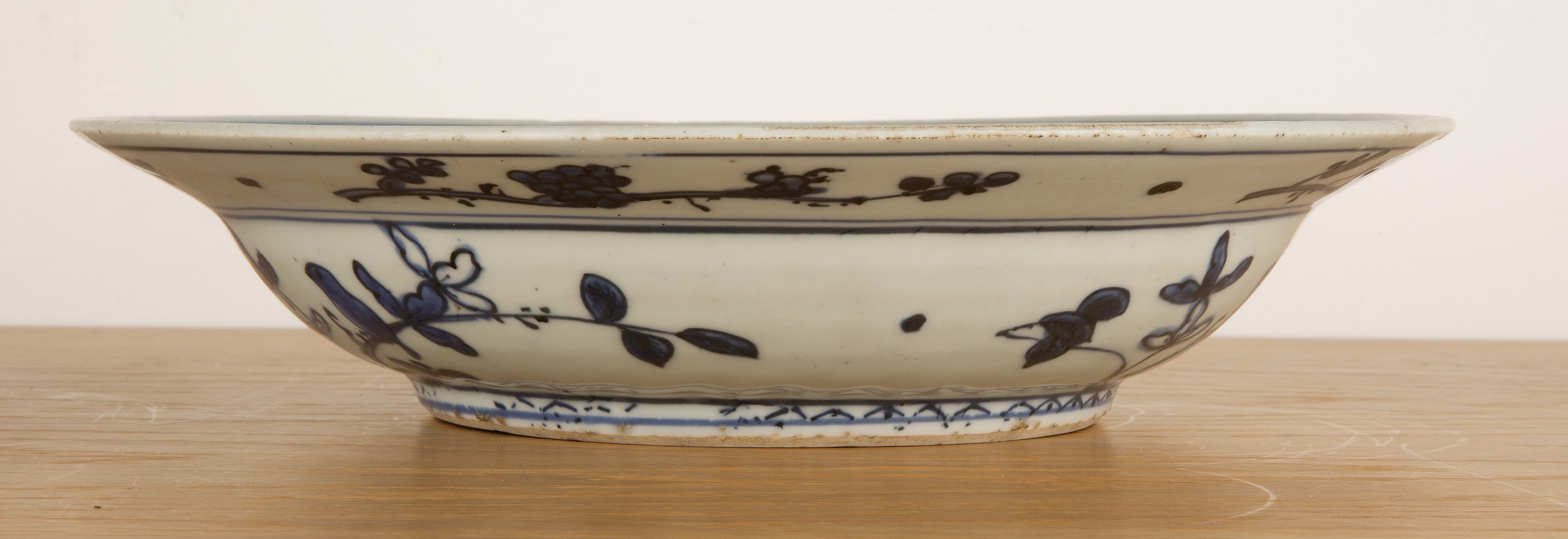 Blue and white porcelain large dish Chinese, Ming Wanli period painted with a central panel of - Image 3 of 4