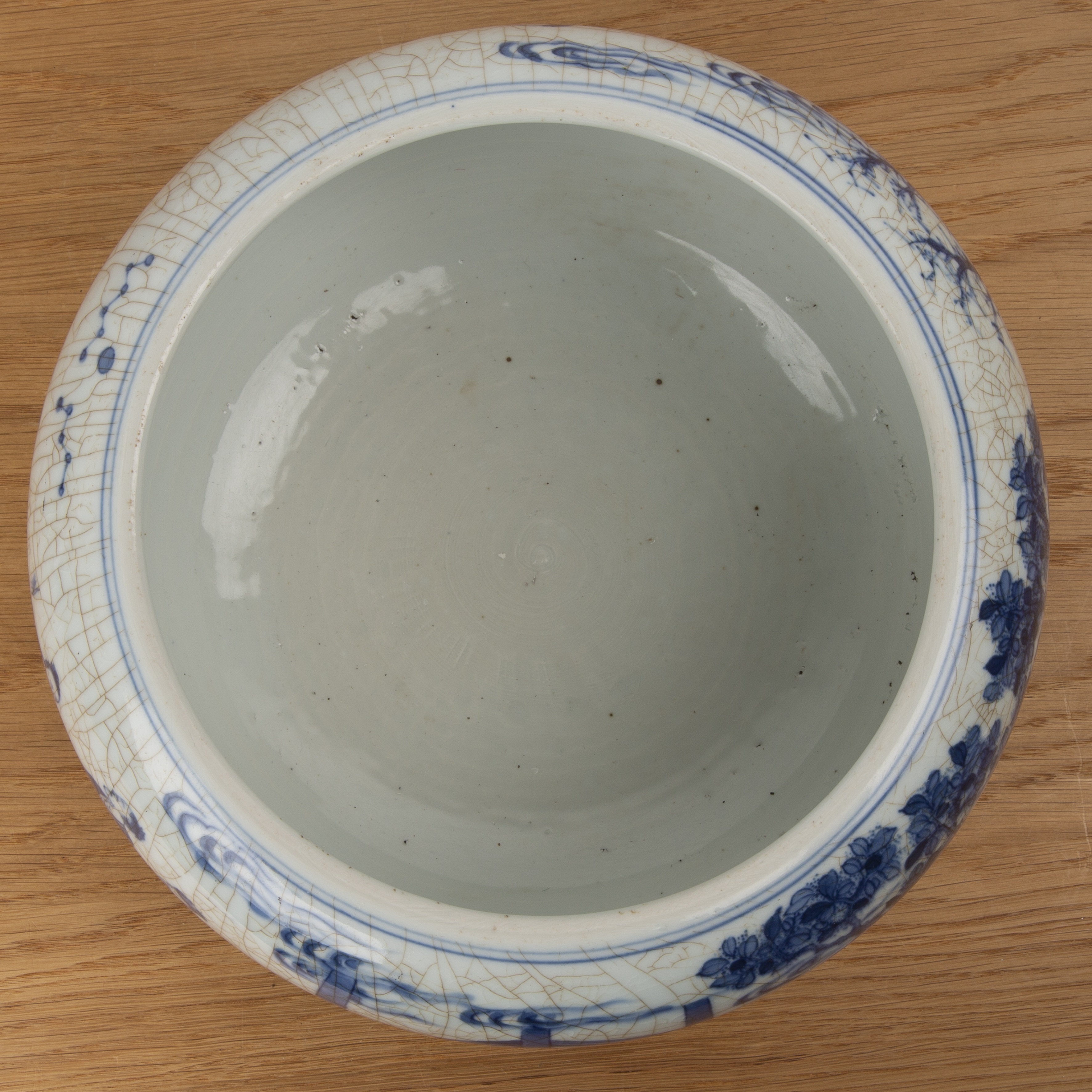 Cracked ice porcelain bowl Chinese, 19th Century painted with scholars around the side, 26cm - Image 4 of 12