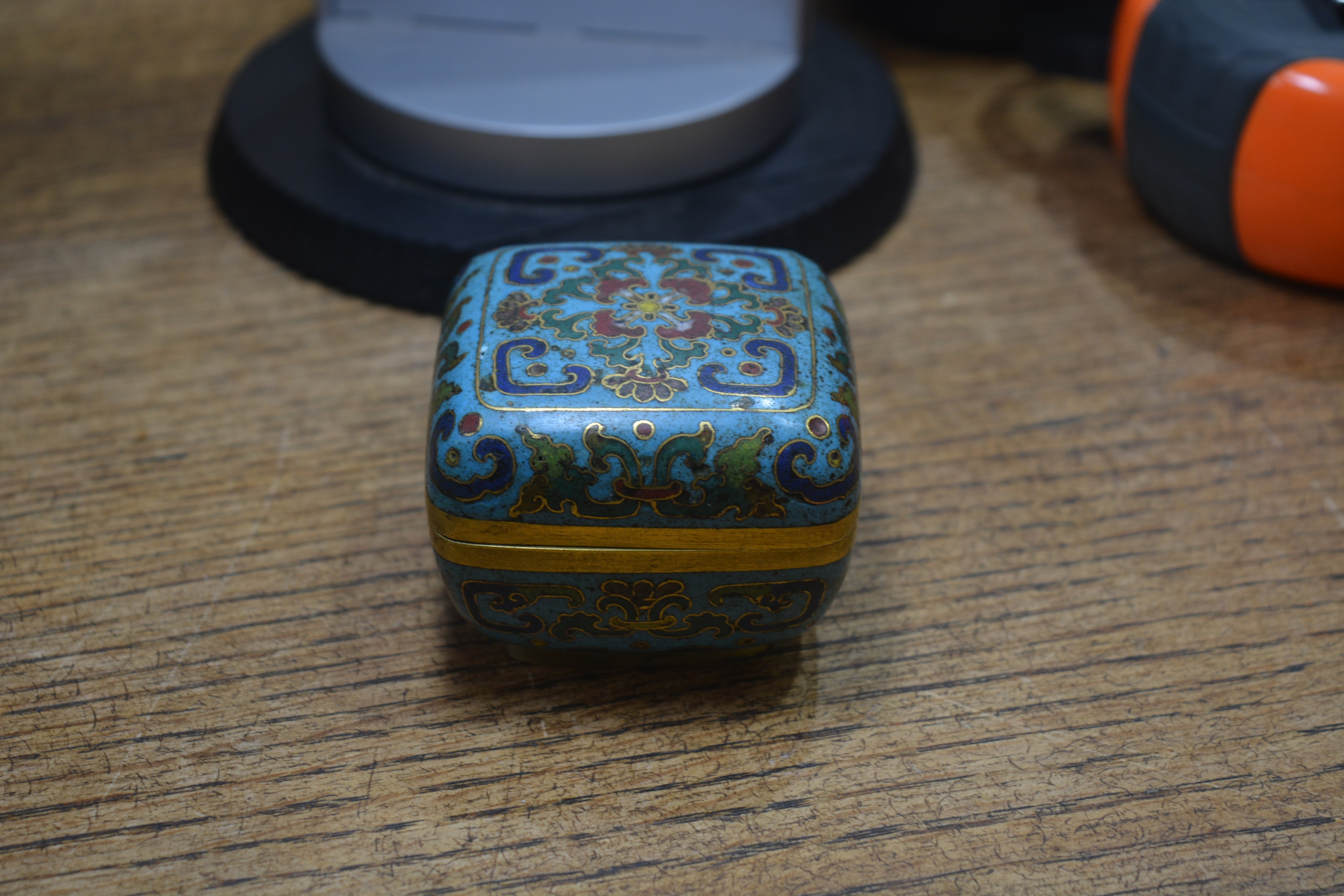 Cloisonné enamel small box Chinese, Qianlong square shaped square box with rounded sides, the - Image 11 of 21