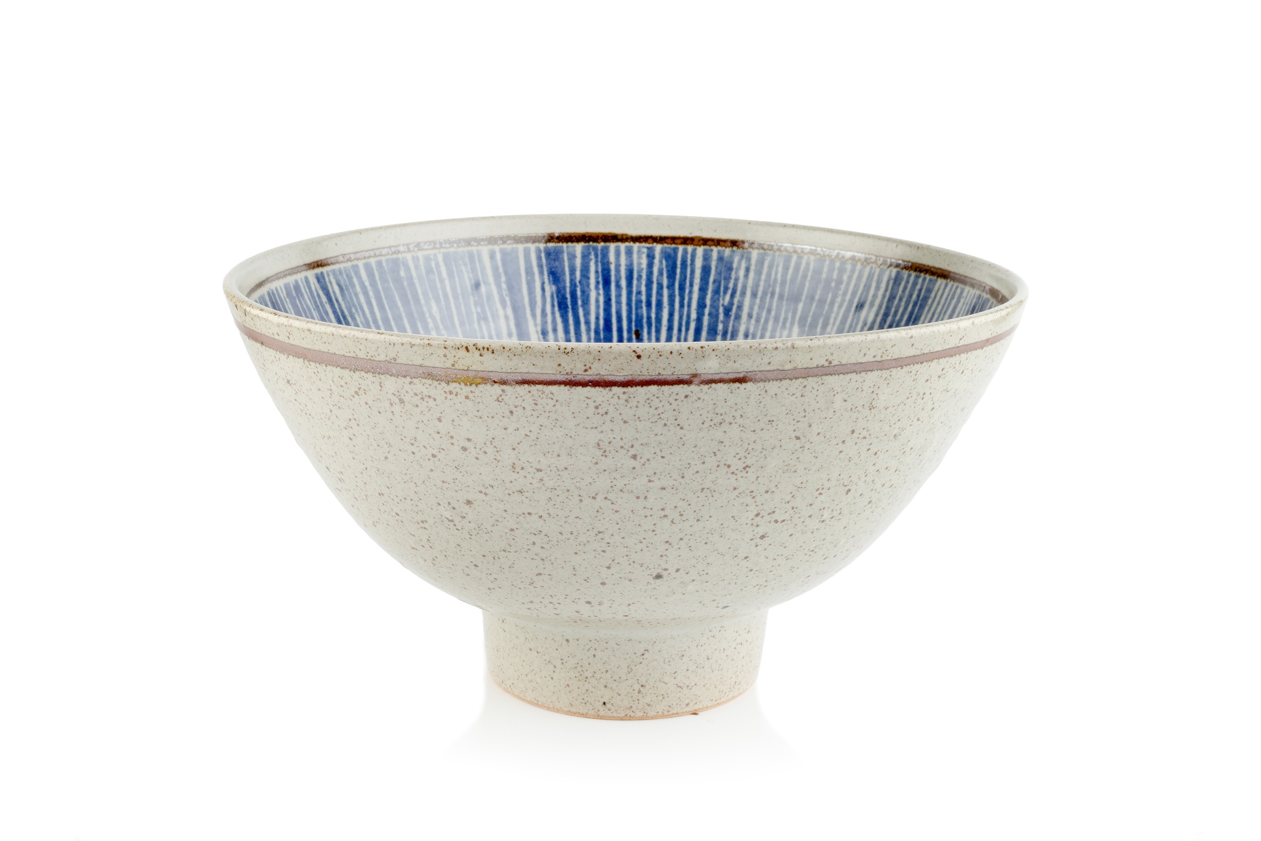 David Lloyd-Jones (1928-1994) Large footed bowl stoneware, with oatmeal glaze and blue lined pattern - Image 3 of 3