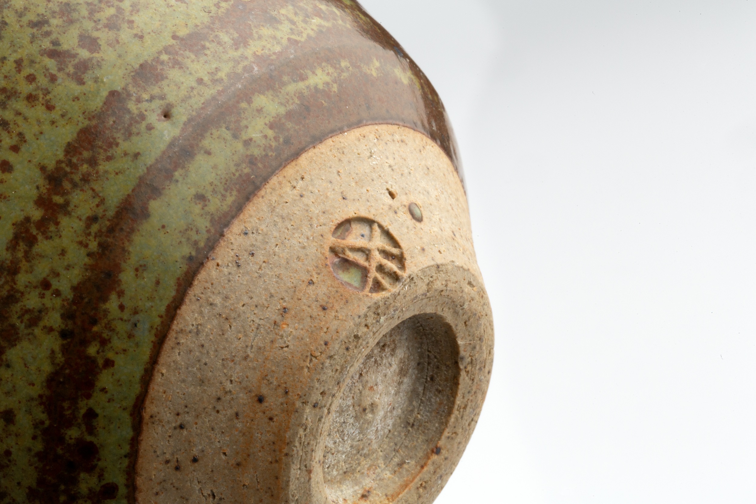 Studio Pottery A Leach pottery 'Z' bowl, 15cm diameter; a David Leach pin dish, 12cm diameter; a - Image 5 of 6