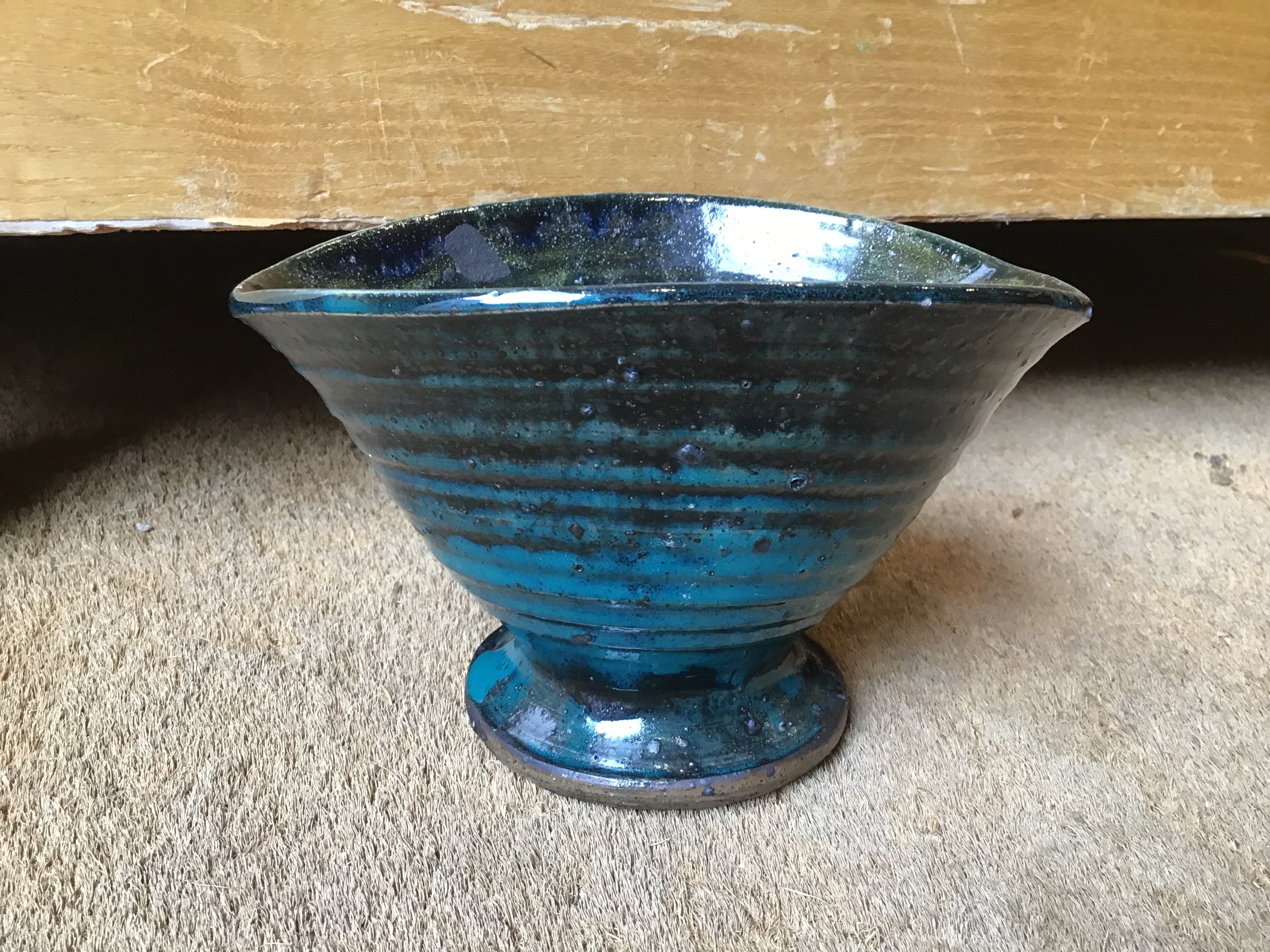 Rosemary Wren (1922-2013) at Oxshott Pottery Bowl squeezed form with green and dark glaze - Image 15 of 17