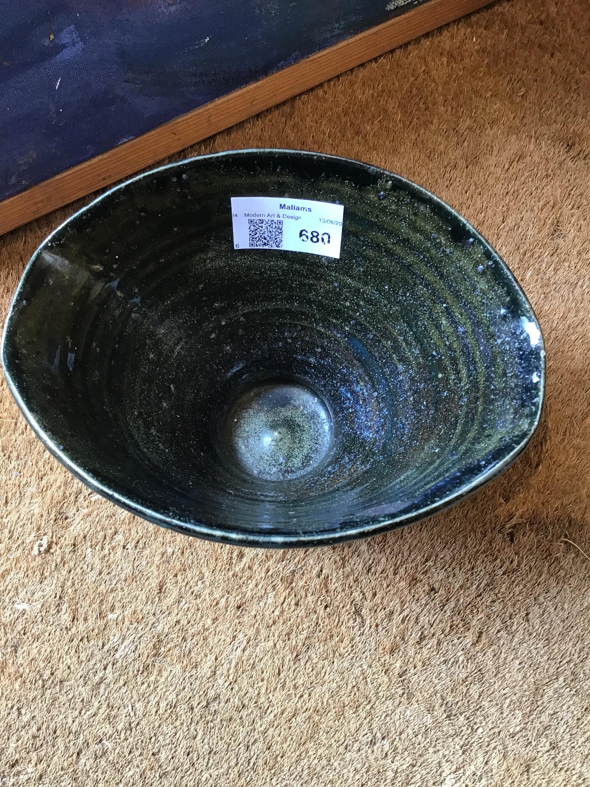 Rosemary Wren (1922-2013) at Oxshott Pottery Bowl squeezed form with green and dark glaze - Image 9 of 17