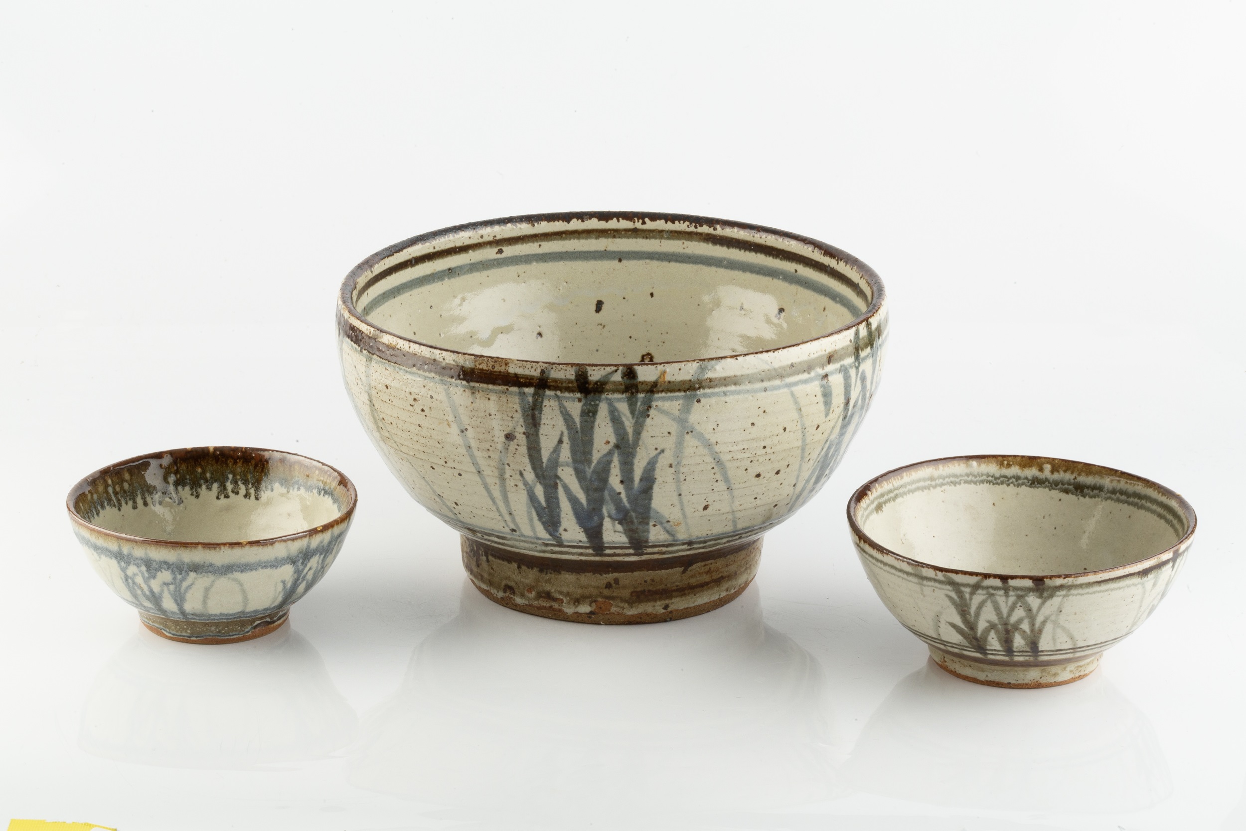 Rupert Spira (b.1960) A set of three graduated bowls stoneware, with blue brushwork on an oatmeal - Image 4 of 4