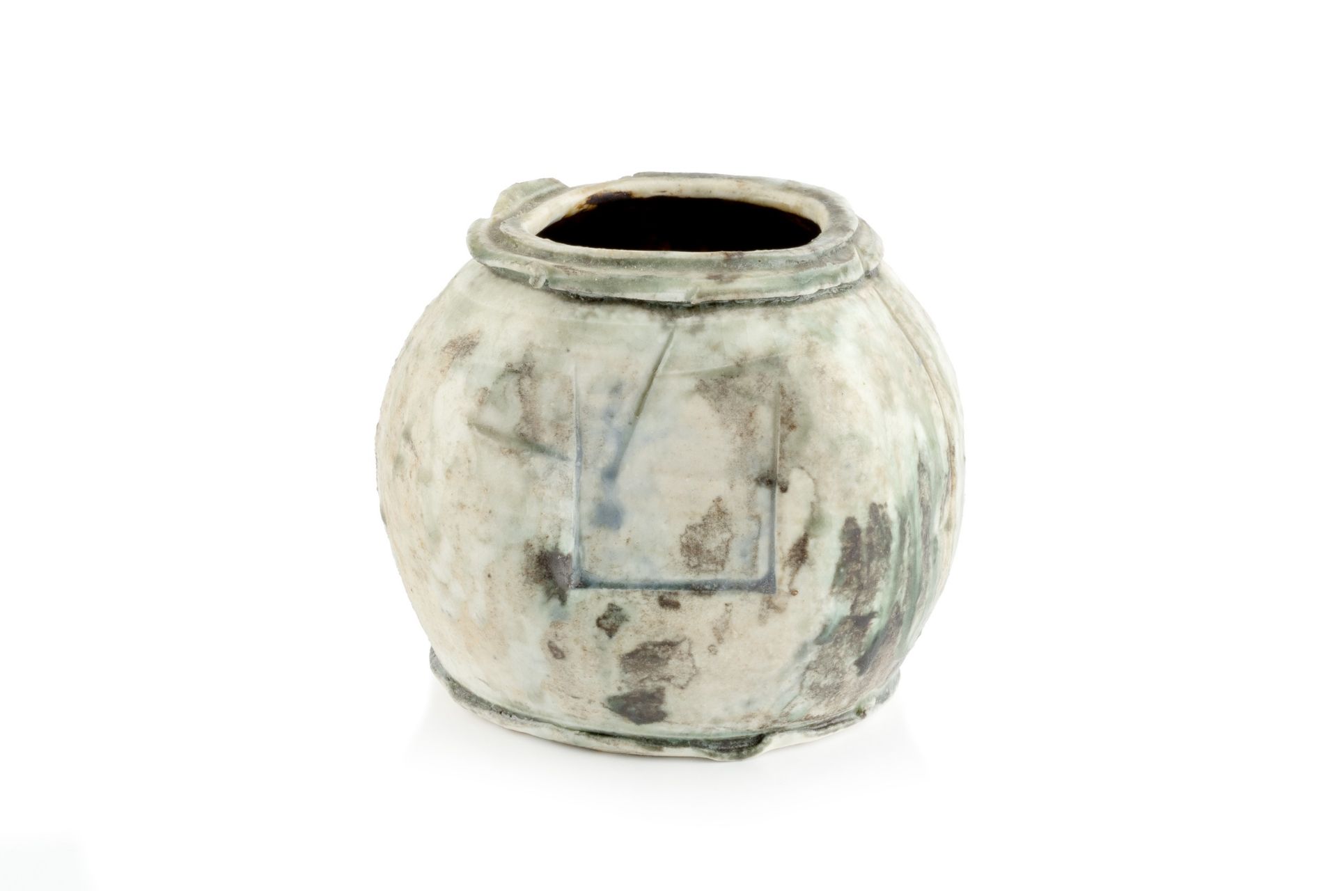 Dan Kelly (b.1953) Vessel porcelain, with green and white glaze 10.5cm high. - Bild 3 aus 3