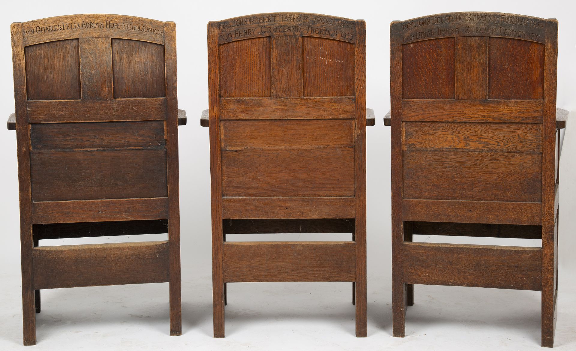 Arts & Crafts Three oak armchairs, 1934 designed for Summerfield School 92cm high (3). - Bild 2 aus 2