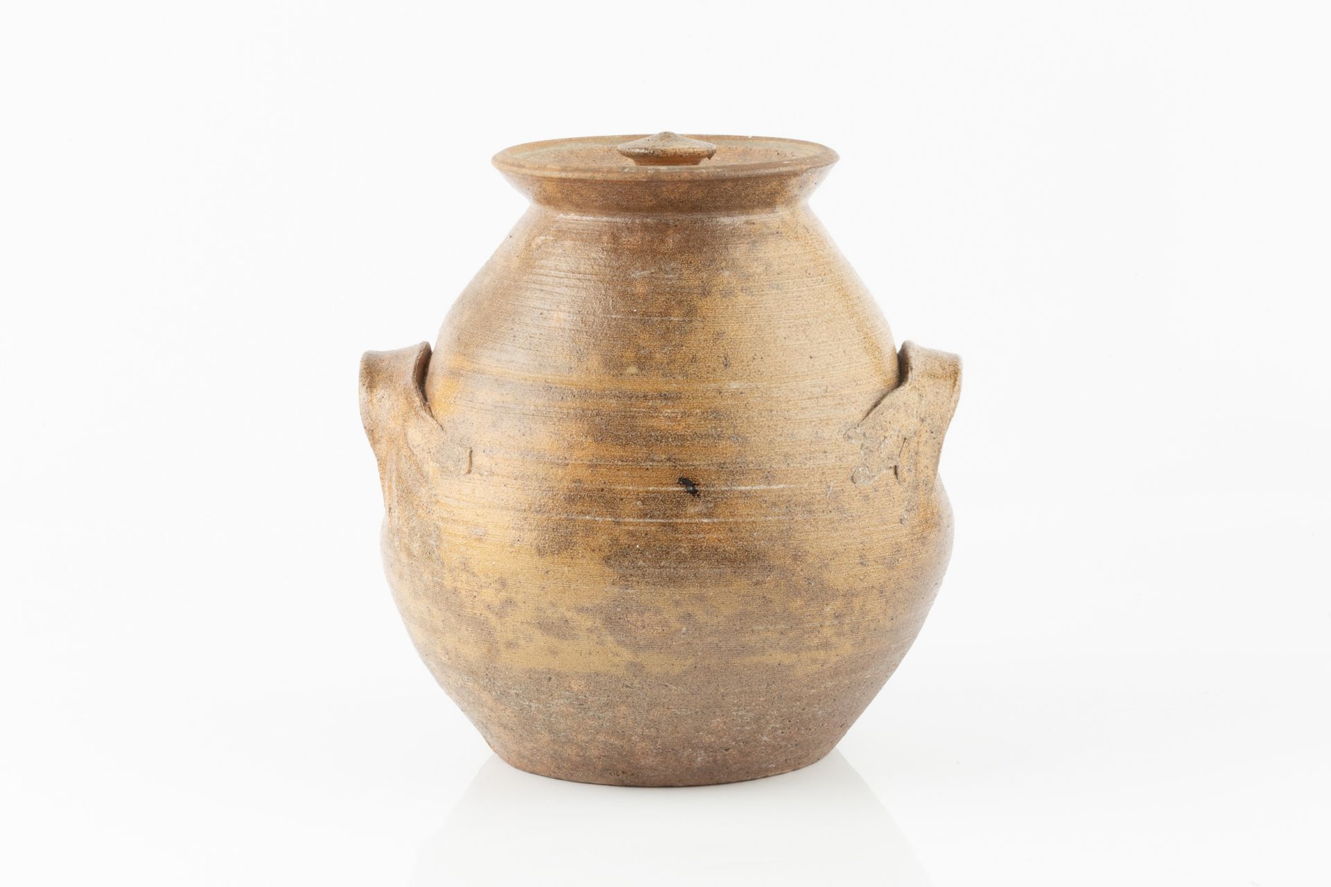 Janet Leach (1918-1997) at Leach Pottery Jar and cover stoneware, oatmeal glaze, with applied - Bild 2 aus 3