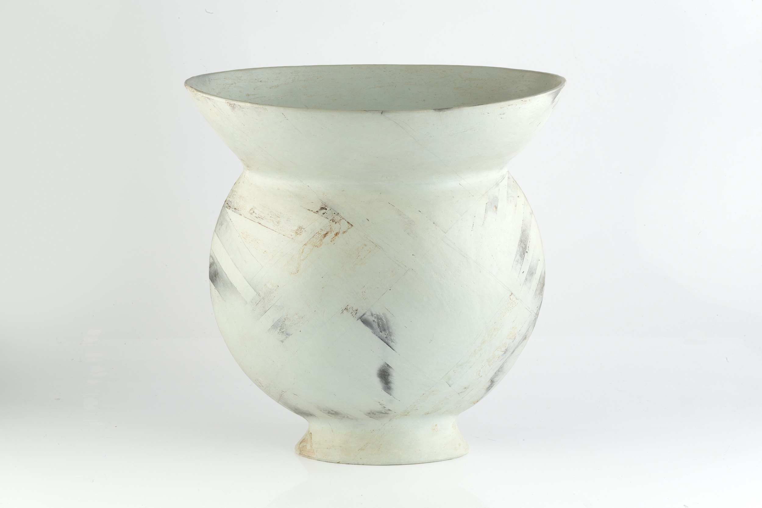 Jane Perryman (b.1947) Large vessel with geometric patterns in black, grey, and white impressed - Image 2 of 2