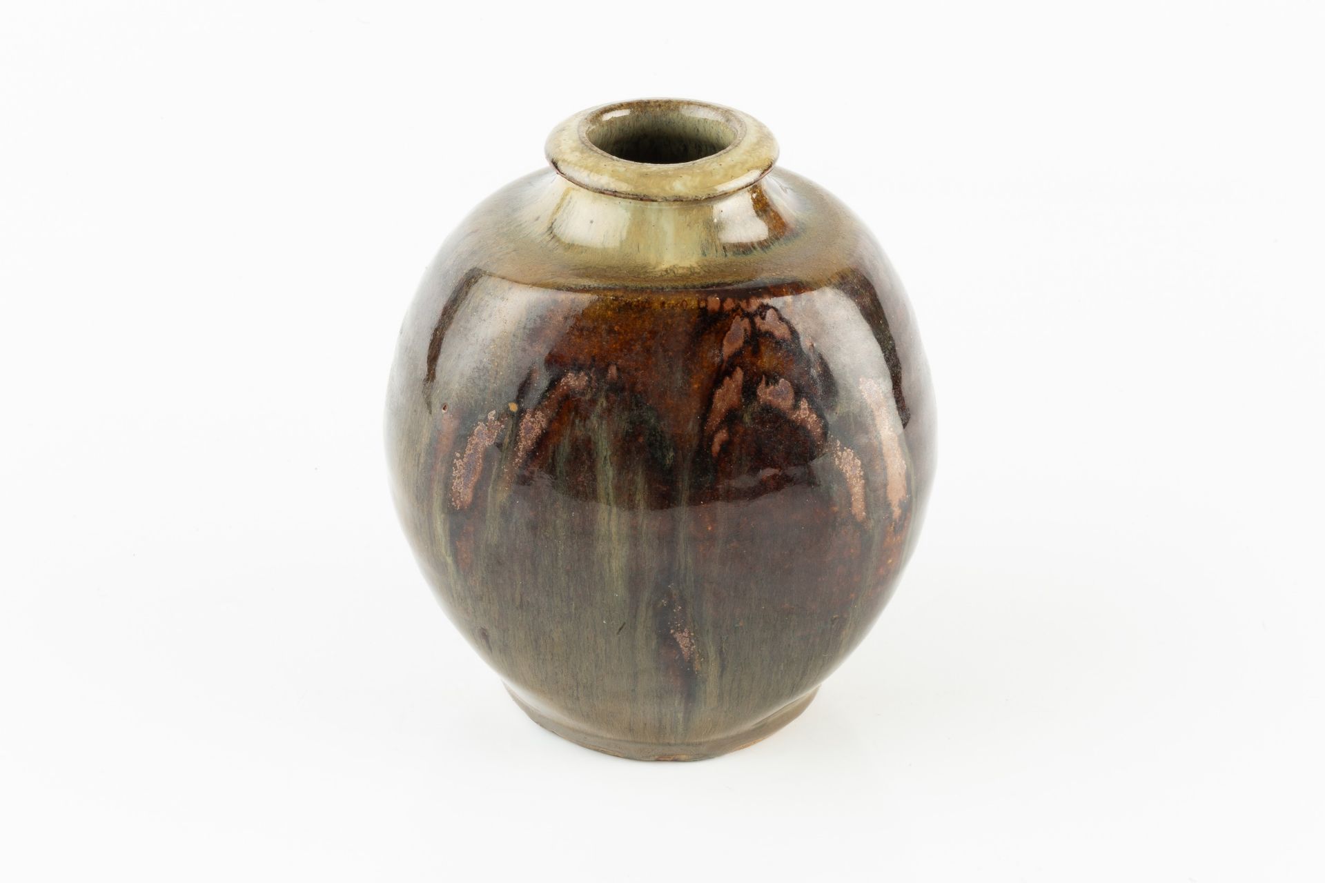 Mike Dodd (b.1943) Bottle vase with nuka and iron glaze impressed potter's seal 17cm high. - Bild 2 aus 3