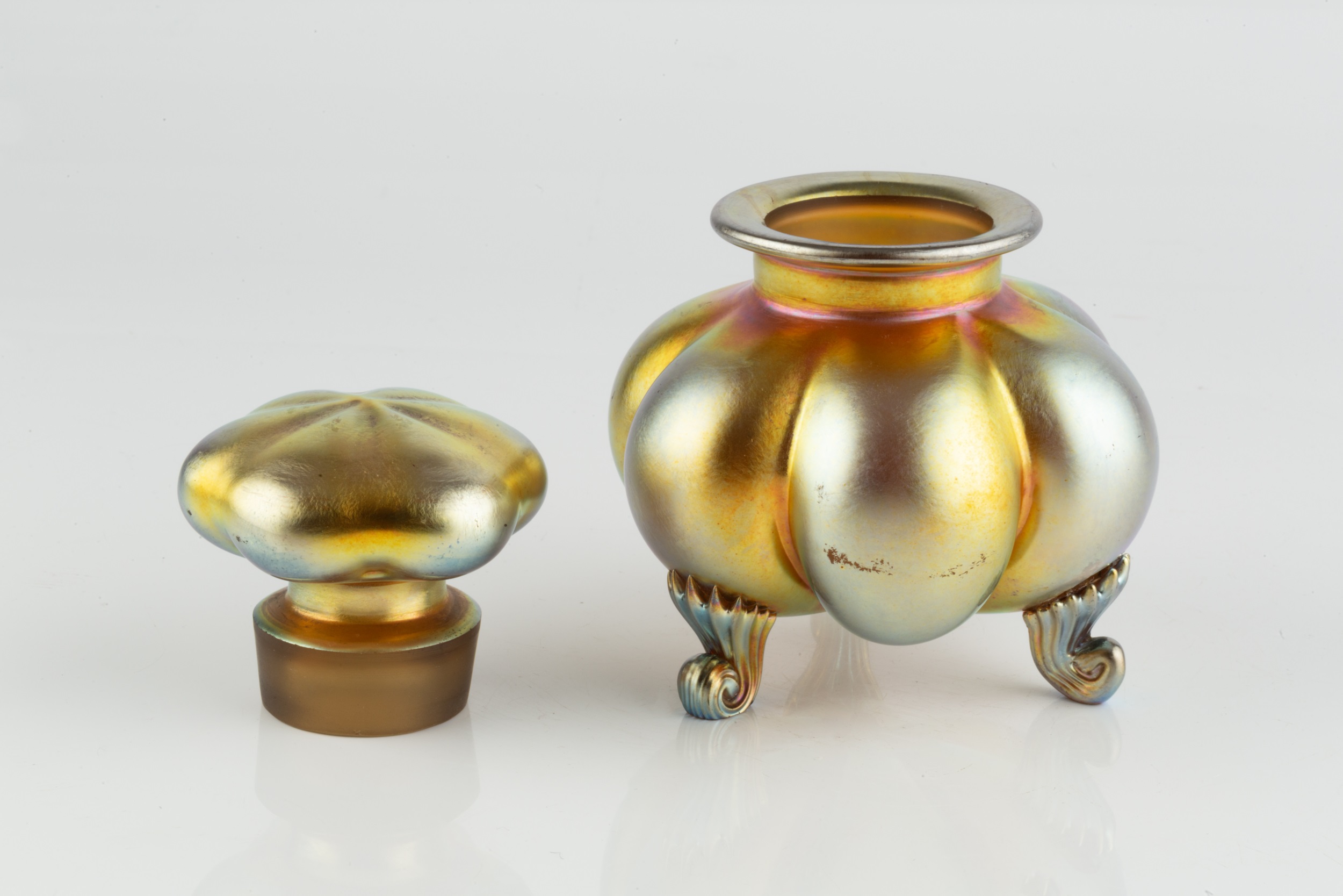 Attributed to Frederick Carder (1863-1963) for Steuben Glass Works Perfume bottle and stopper - Image 2 of 3