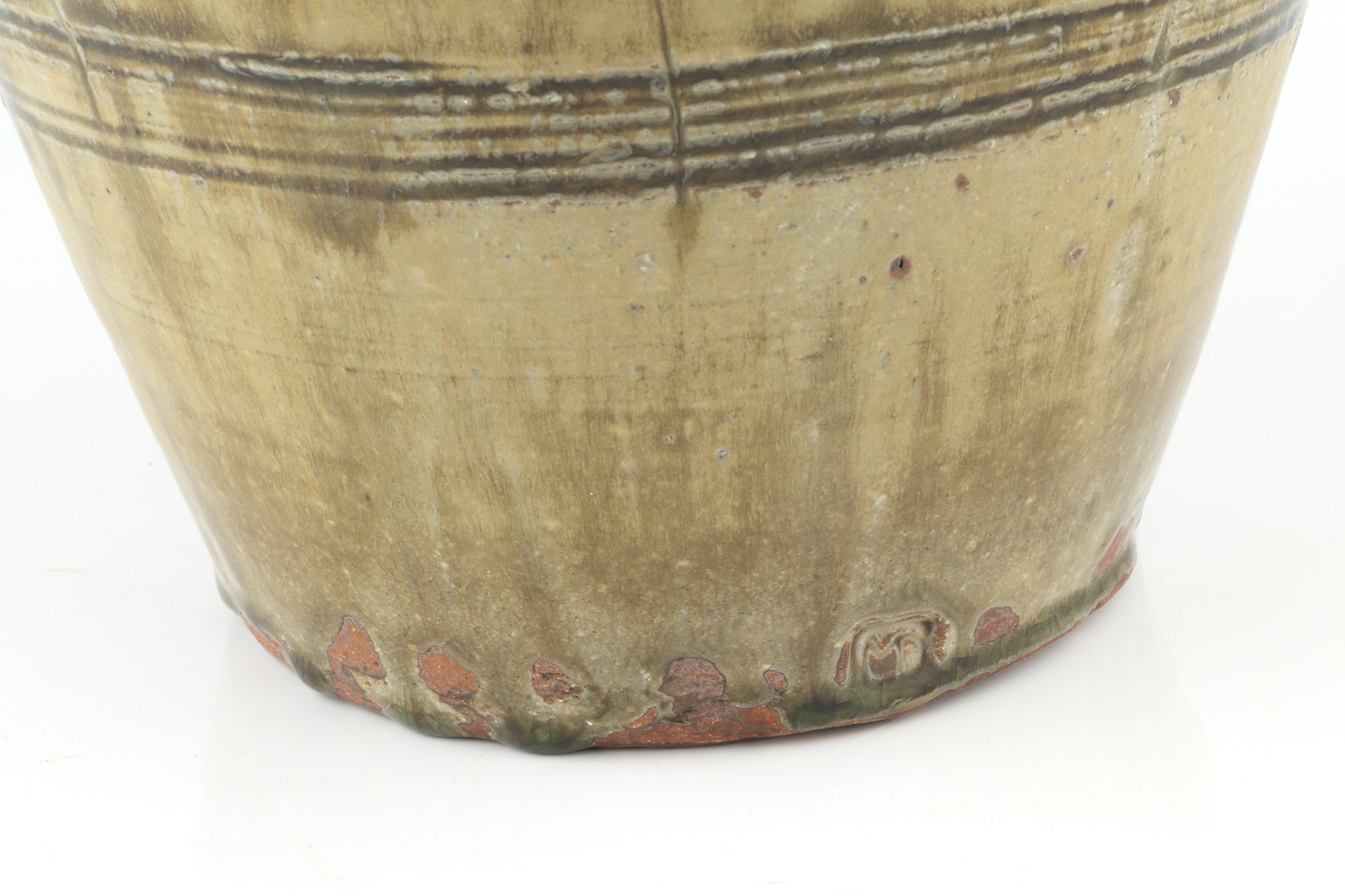 Mike Dodd (b.1943) Large vase stoneware, with green ash glaze and a darker green glaze running - Bild 3 aus 7