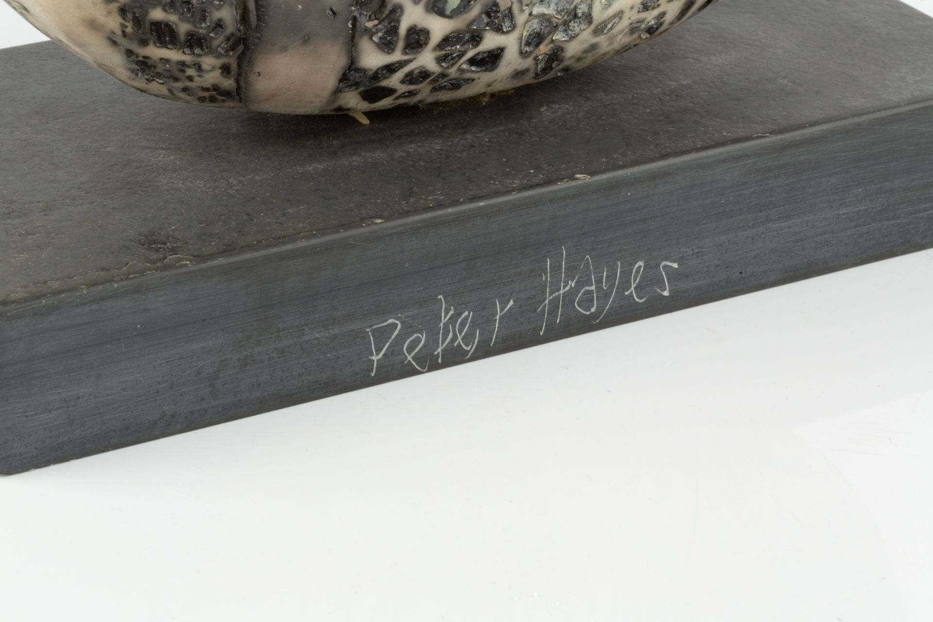 Peter Hayes (b.1946) Bow form with staples raku signed 32cm high. - Bild 3 aus 3