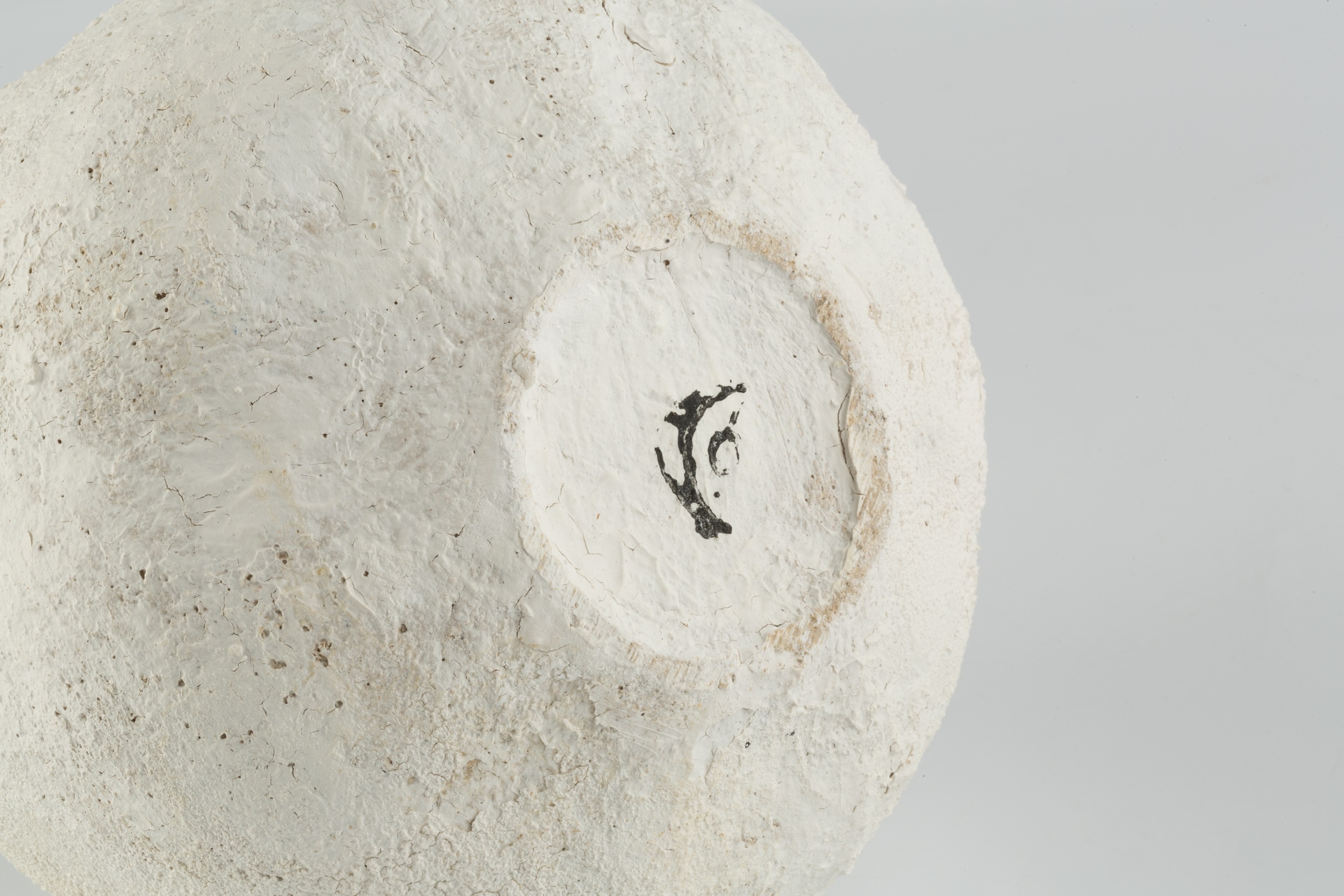 Akiko Hirai (b.1970) Seed pod vase encrusted white glaze painted potter's cipher 15cm high. - Image 3 of 3