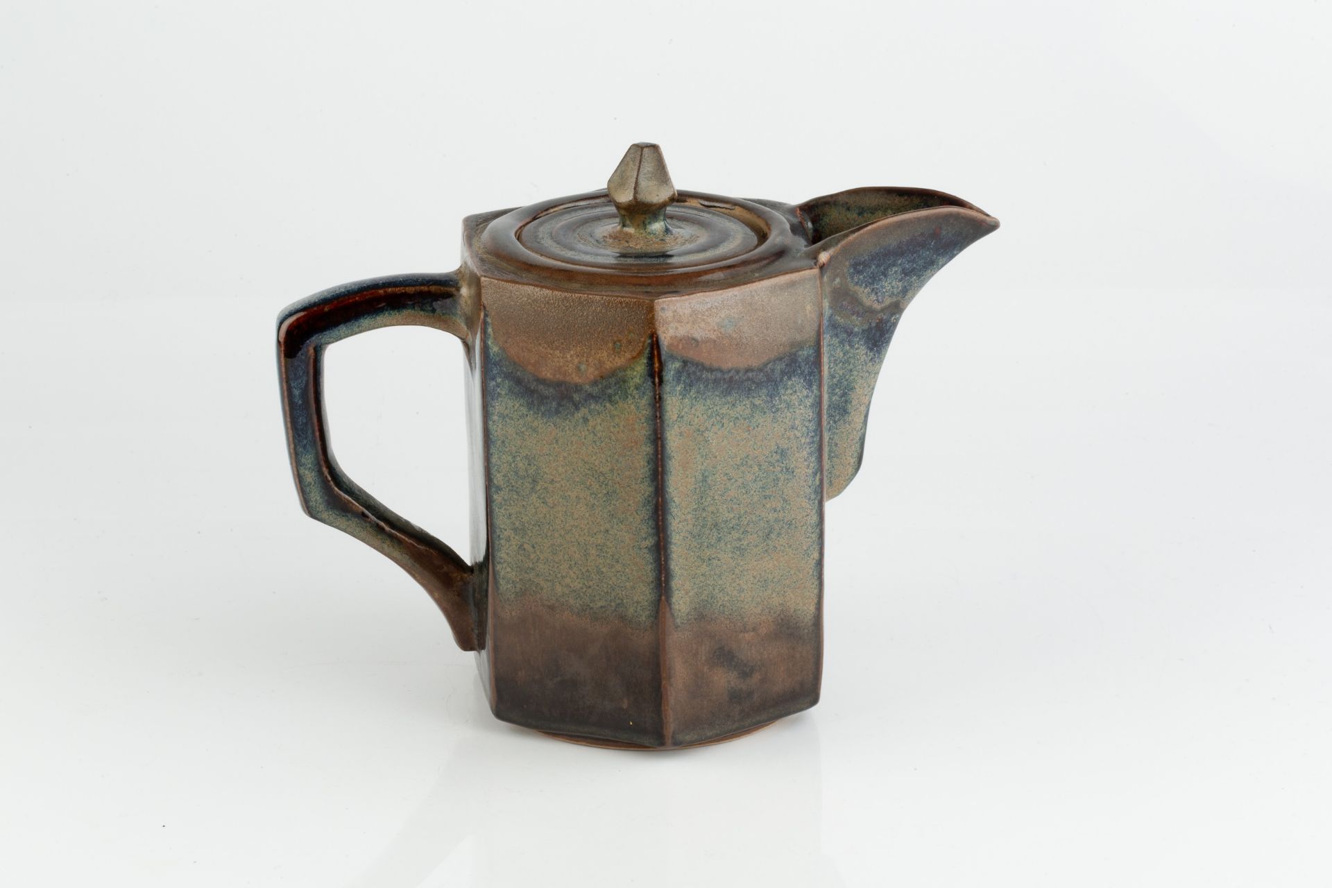 Abdo Nagi (1941-2001) Teapot stoneware, hexagonal form with mottled blue and khaki glaze 21cm high. - Bild 2 aus 3