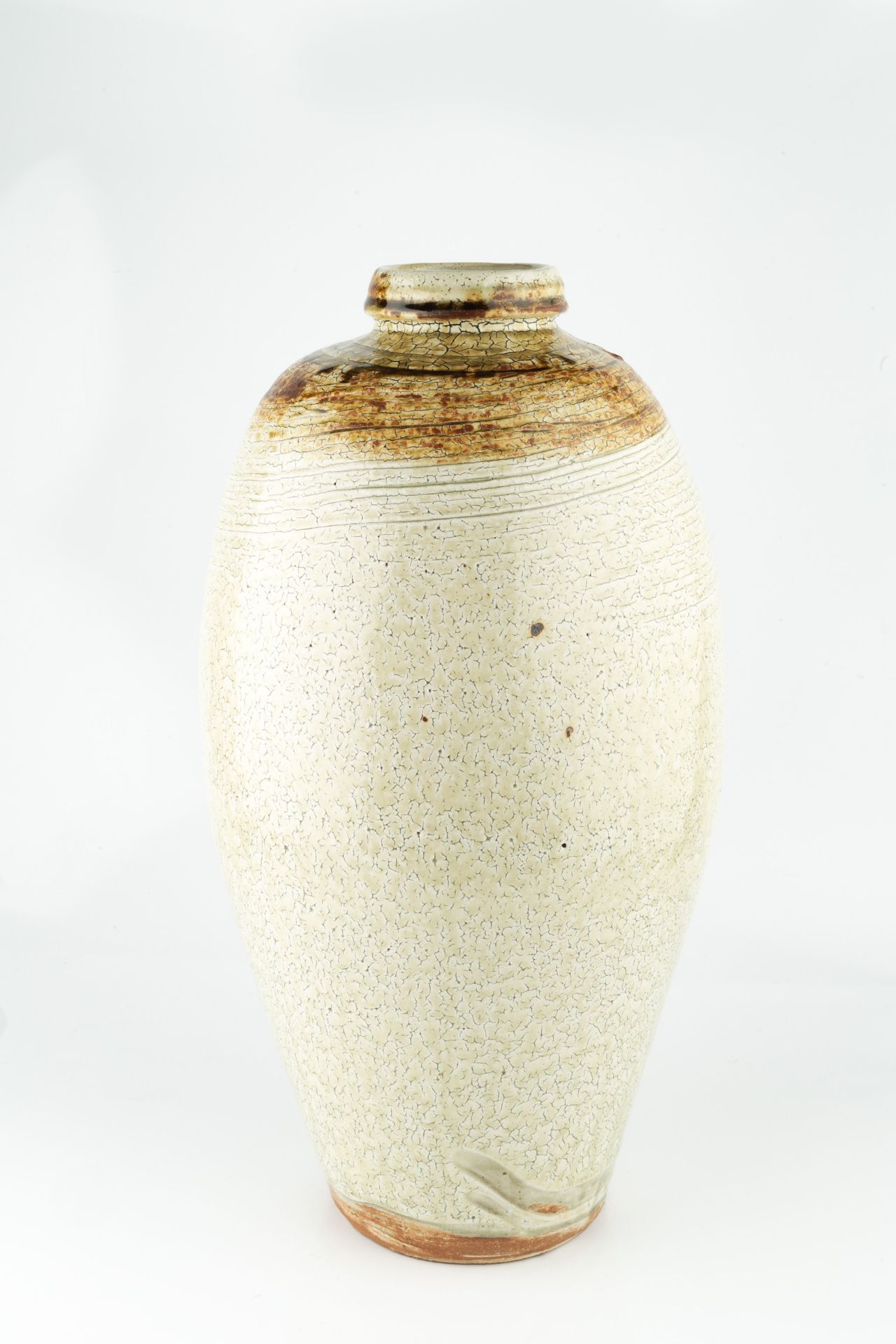 Mike Dodd (b.1943) Large vase stoneware, with crackled oatmeal glaze impressed potter's seal 48. - Bild 2 aus 3