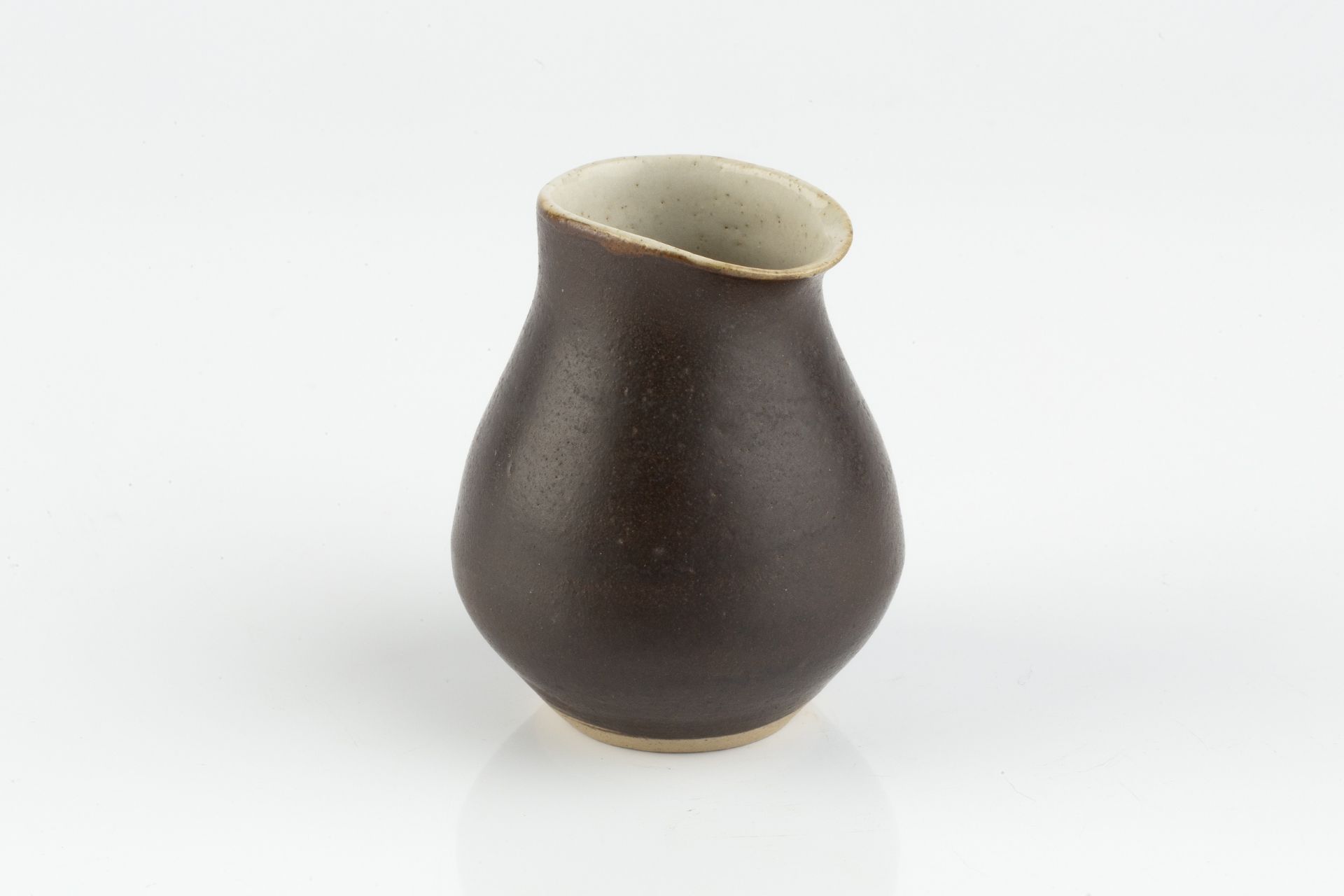 Lucie Rie (1902-1995) Miniature pourer manganese glaze impressed potter's seal 5.8cm high. - Bild 2 aus 4