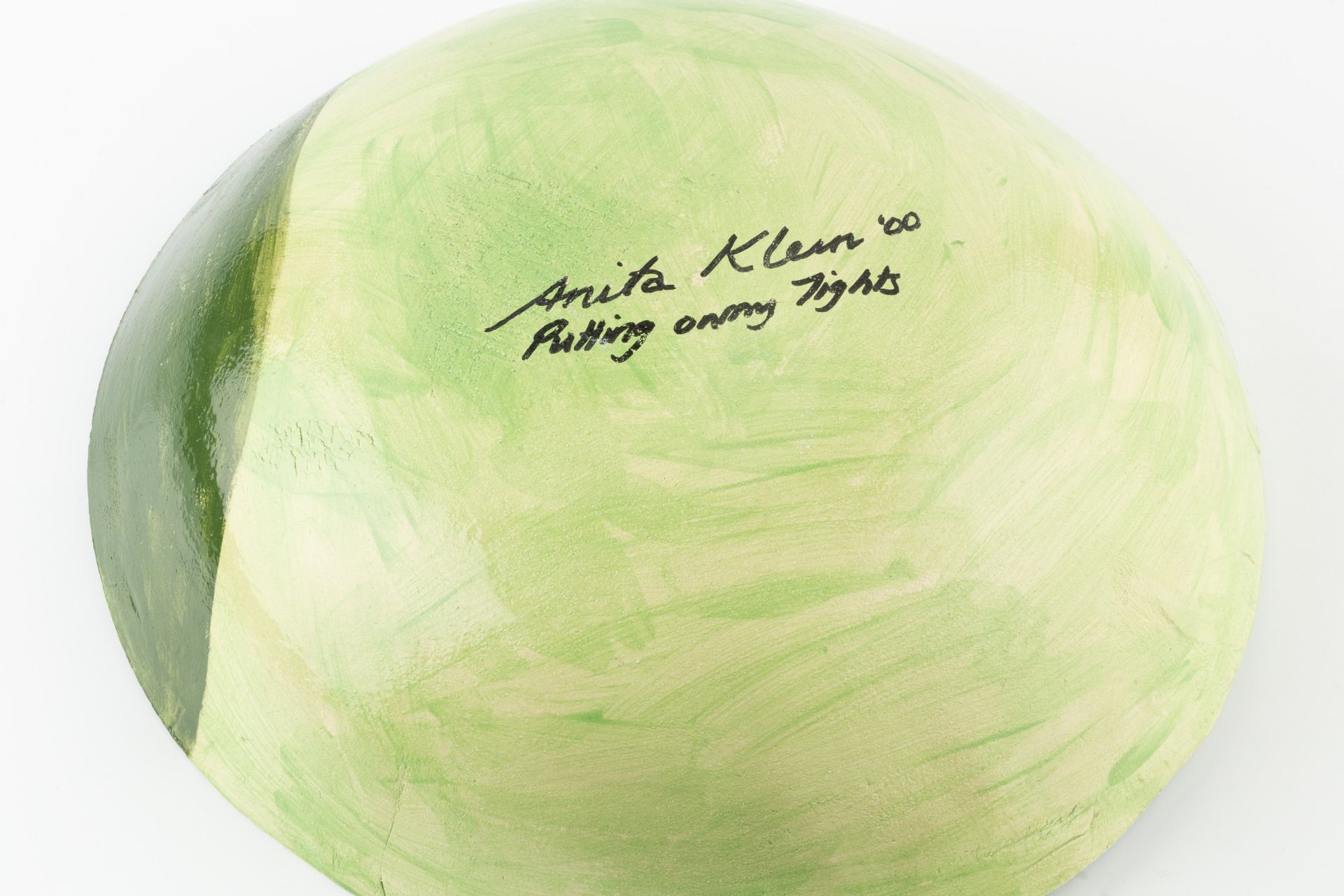 Anita Klein (b.1960) Putting on my Tights, 2000 bowl signed and dated 33cm diameter. - Bild 2 aus 2